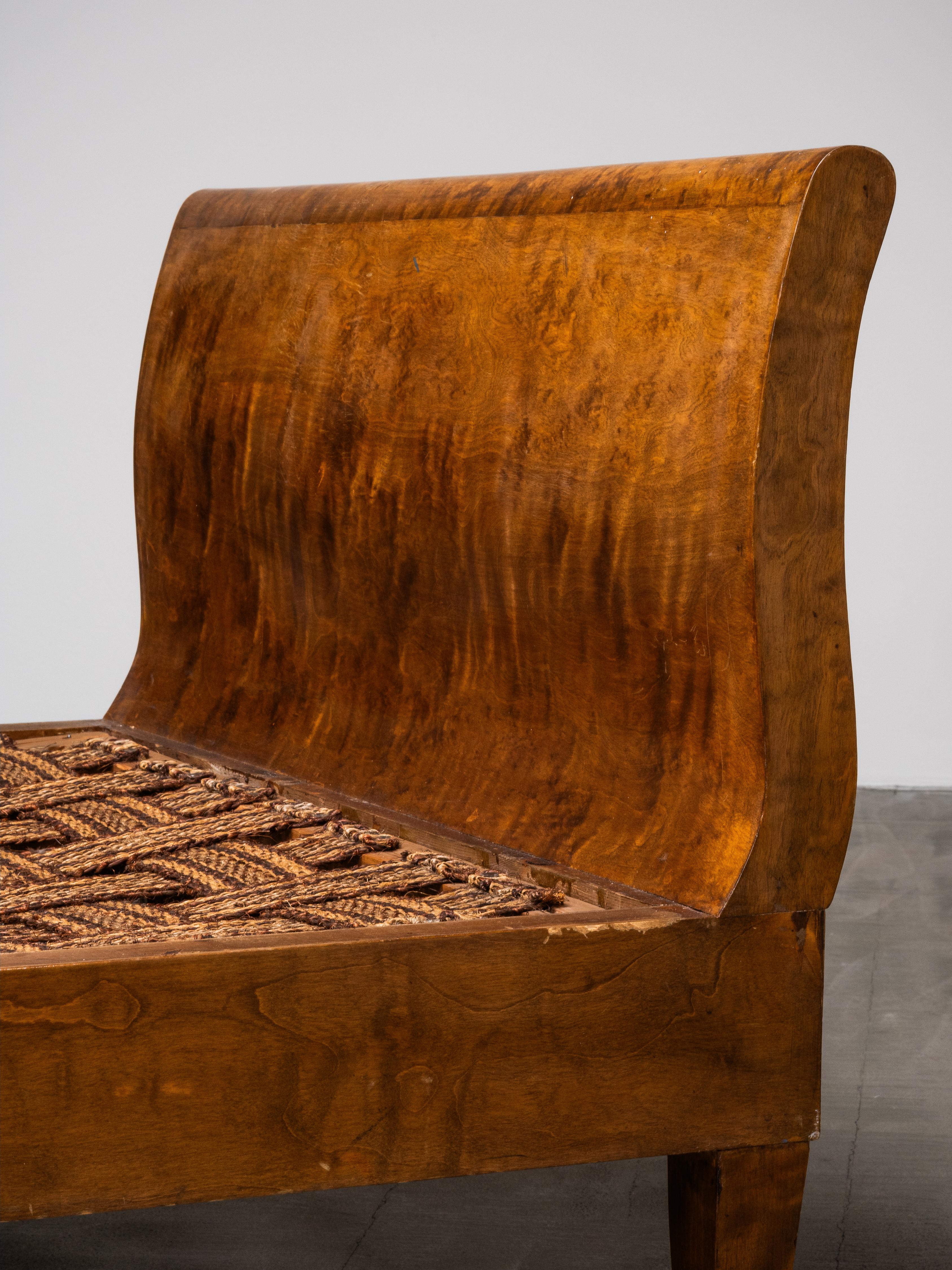 Finlandais Finnish Art Deco Flame Birch Daybed, 1920s en vente