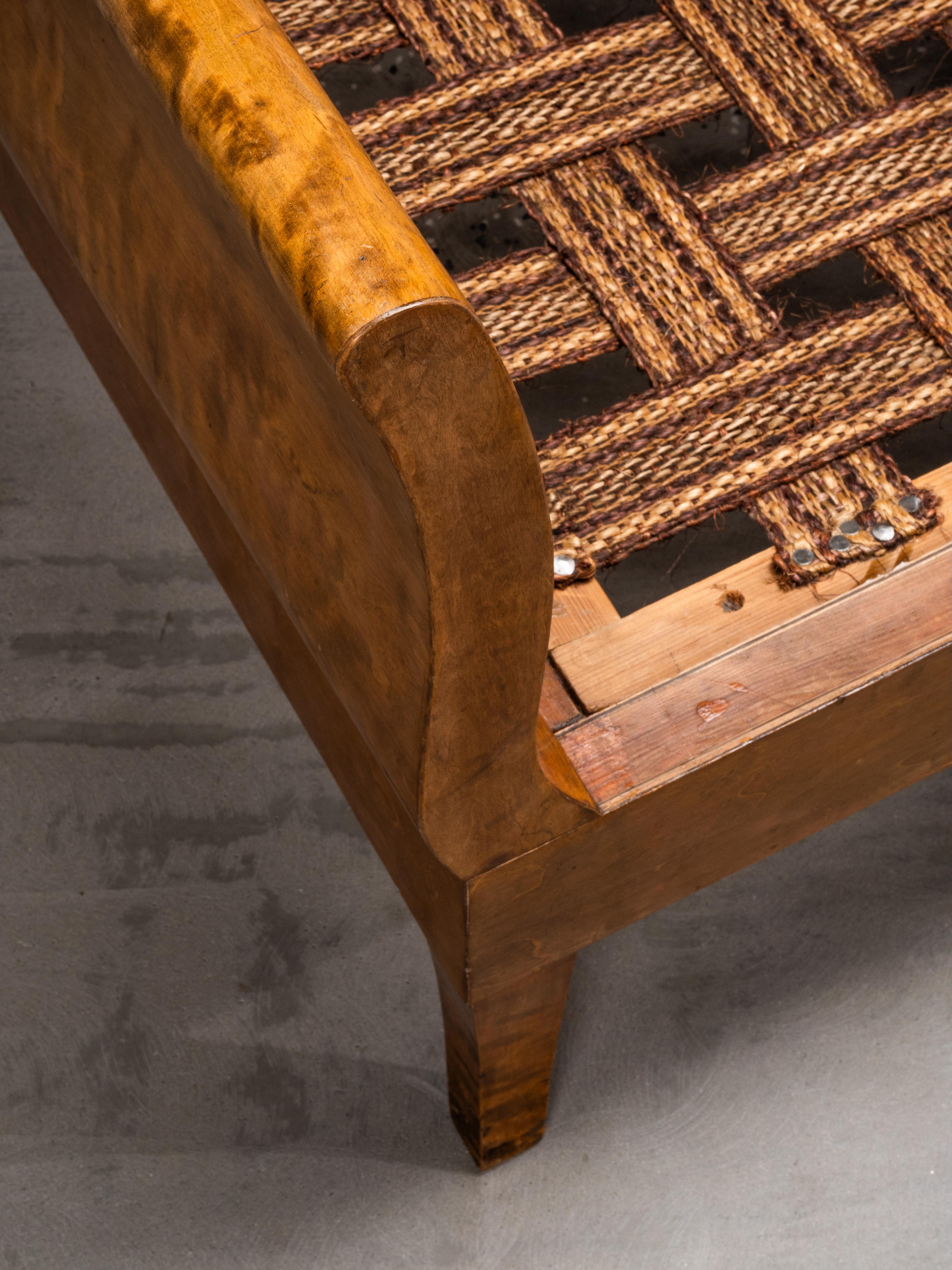 Finnish Art Deco Flame Birch Daybed, 1920s Bon état - En vente à Karis, Nyland