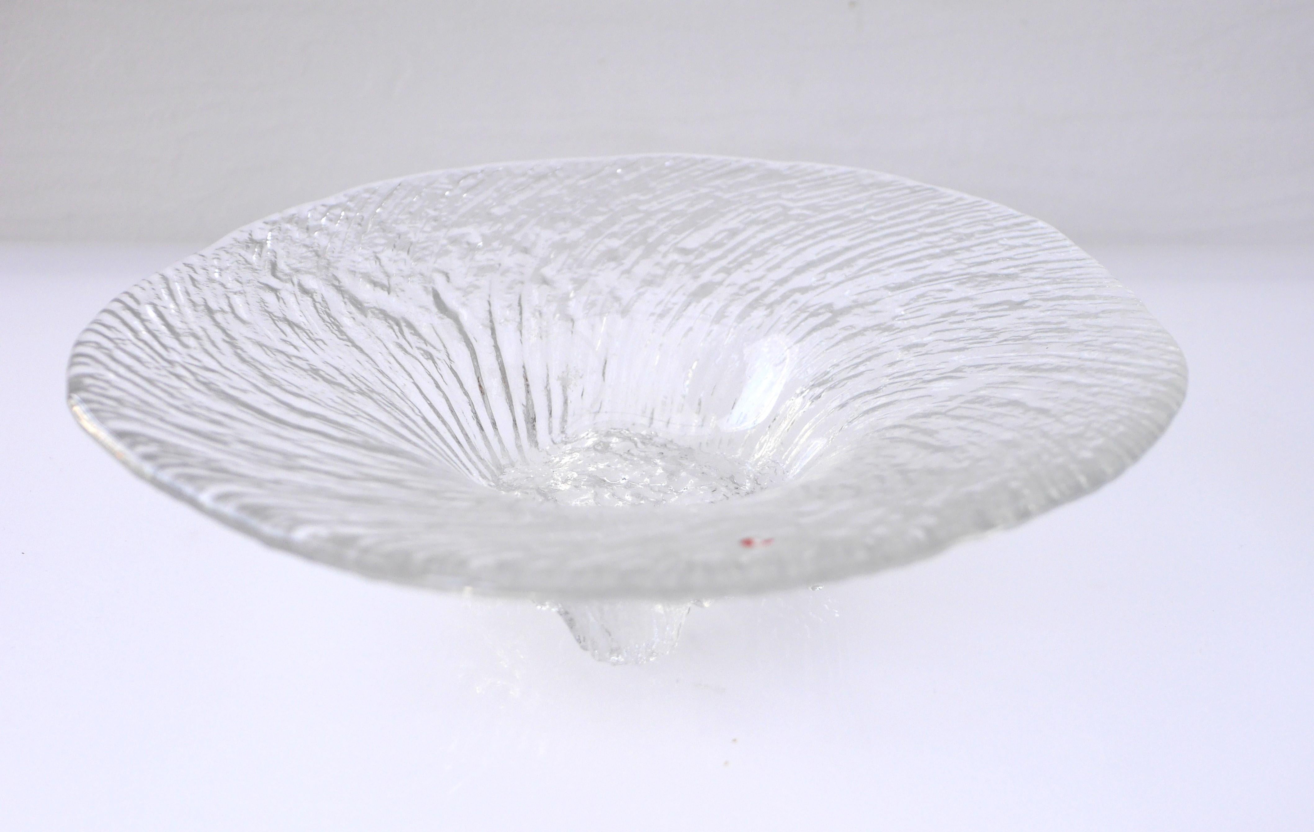 Finnish art glass design, a bowl “Avanti” made by Tapio Wirkkala for Iittala. For Sale 3