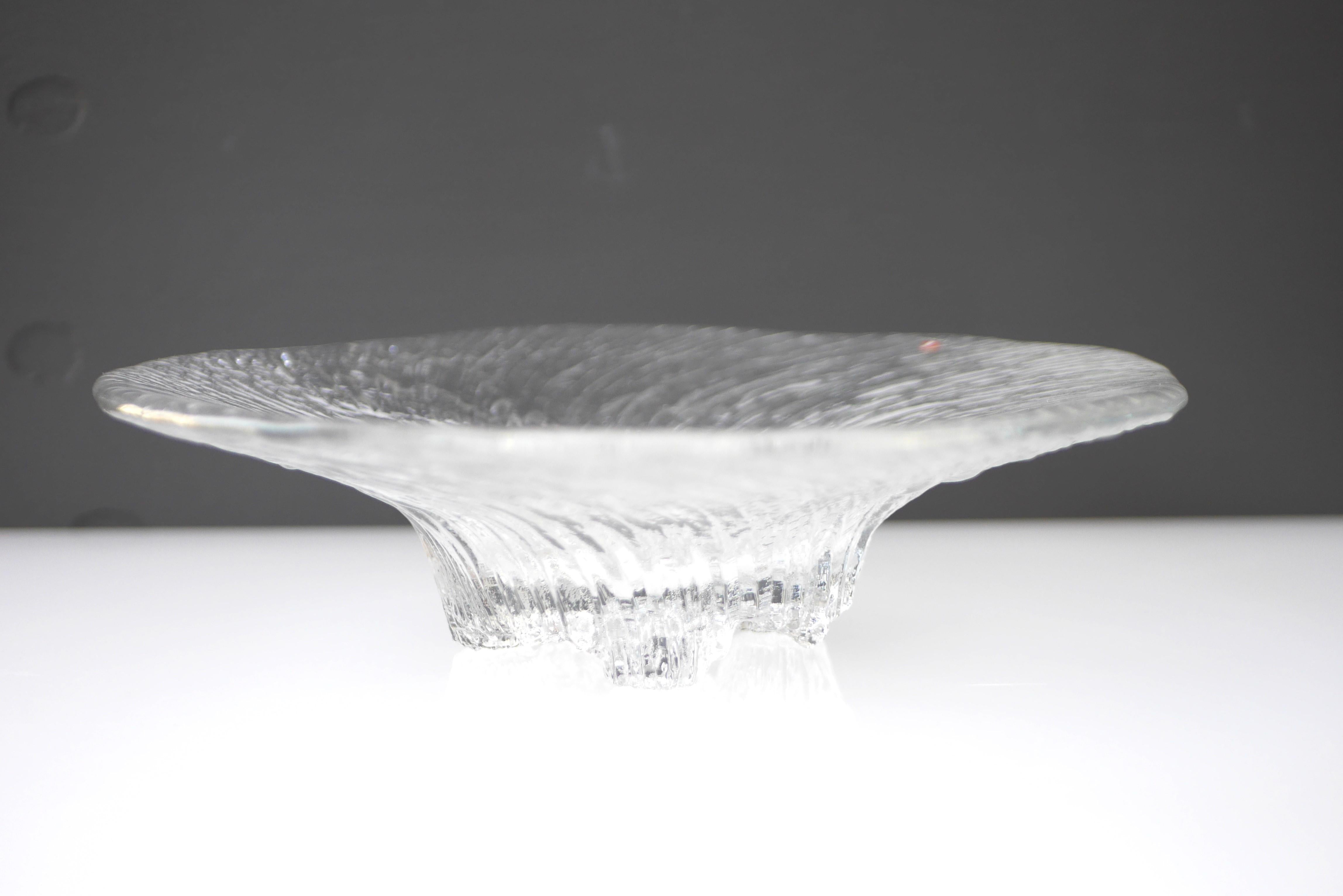Finnish art glass design, a bowl “Avanti” made by Tapio Wirkkala for Iittala. For Sale 4