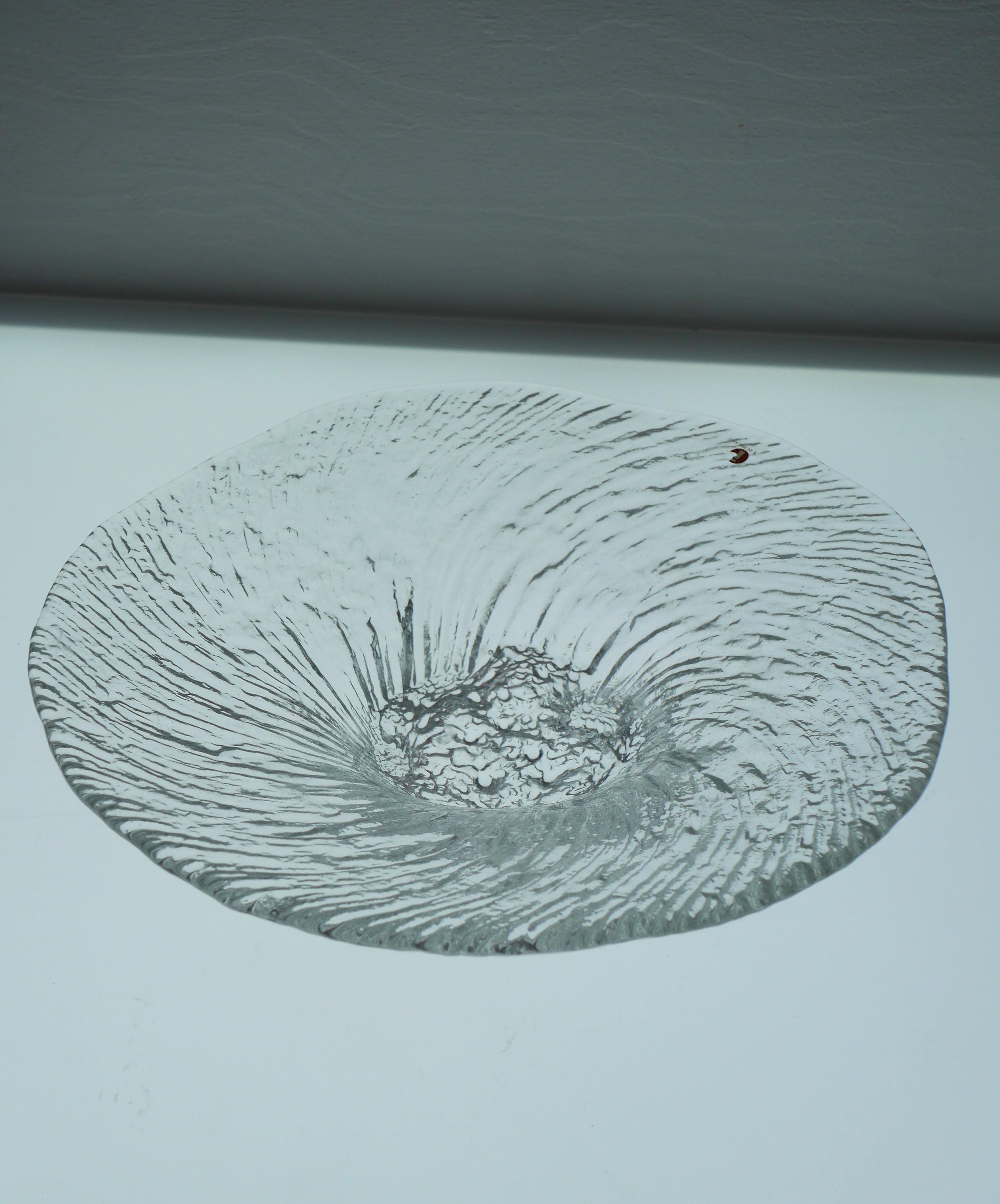 Finnish art glass design, a bowl “Avanti” made by Tapio Wirkkala for Iittala. In Good Condition For Sale In Skarpnäck, SE