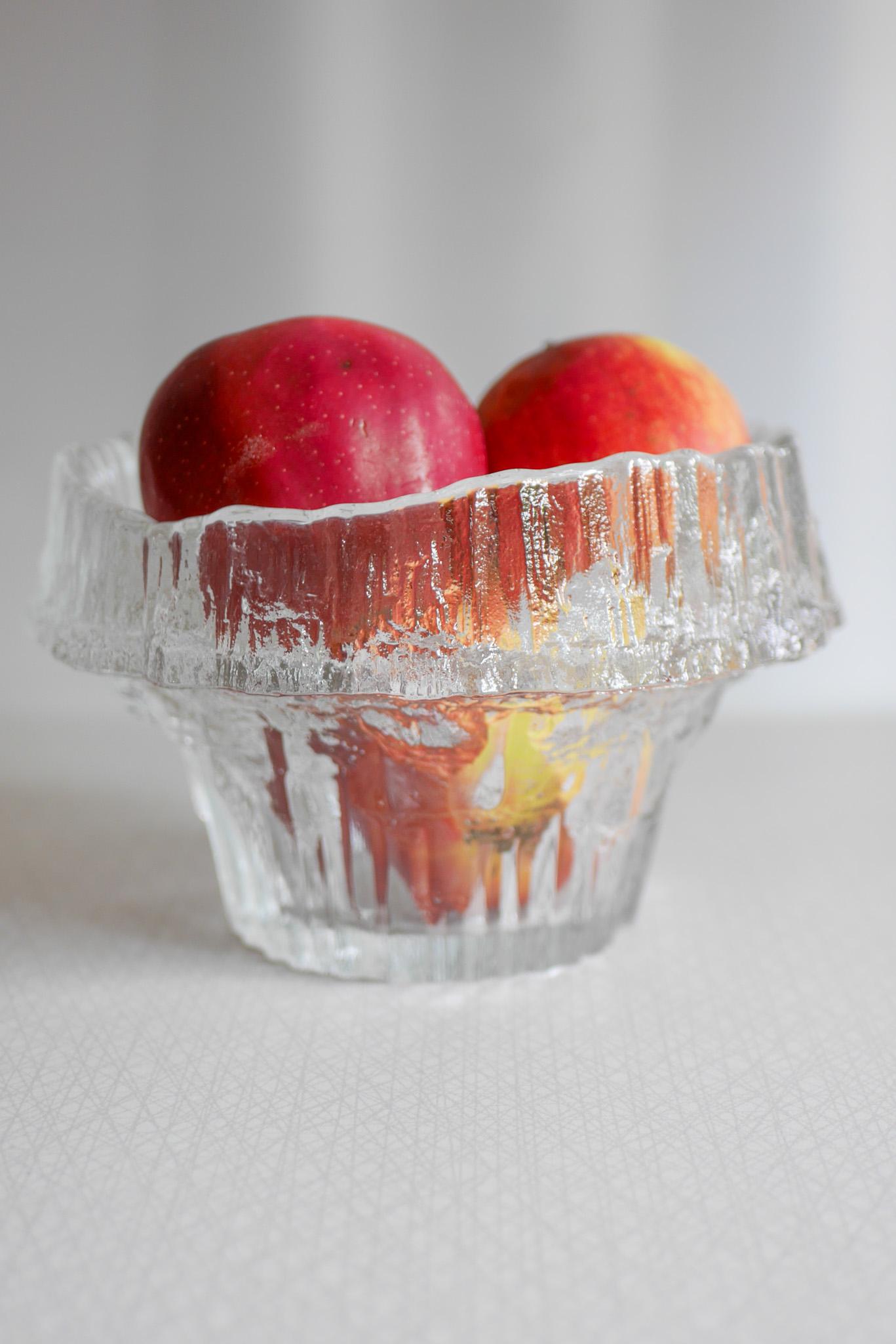 Finnish art glass design, a “Stellaria” bowl made by Tapio Wirkkala for Iittala For Sale 3