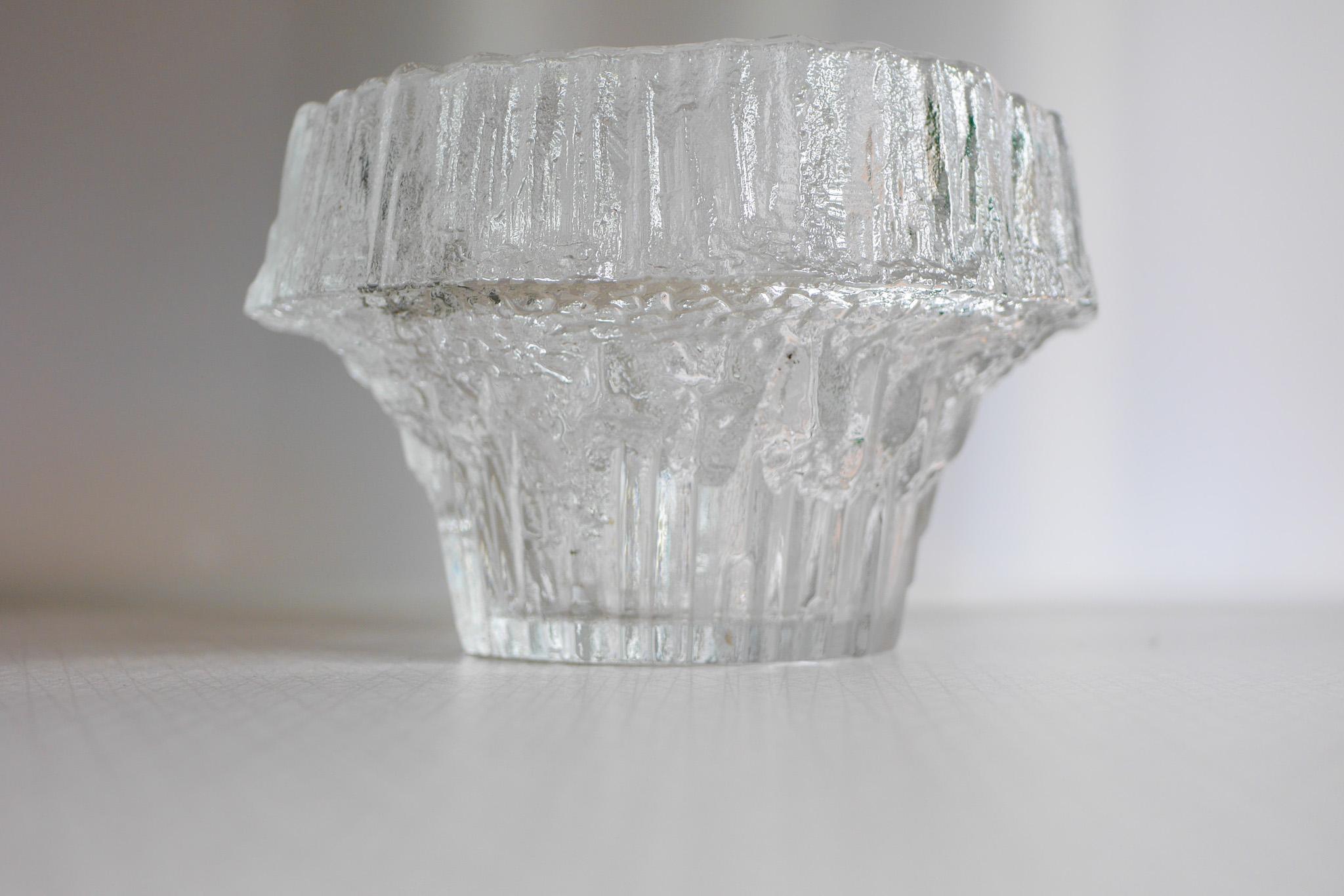 Finnish art glass design, a “Stellaria” bowl made by Tapio Wirkkala for Iittala For Sale 6