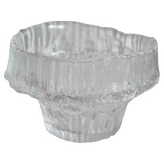 Finnish art glass design, a “Stellaria” bowl made by Tapio Wirkkala for Iittala
