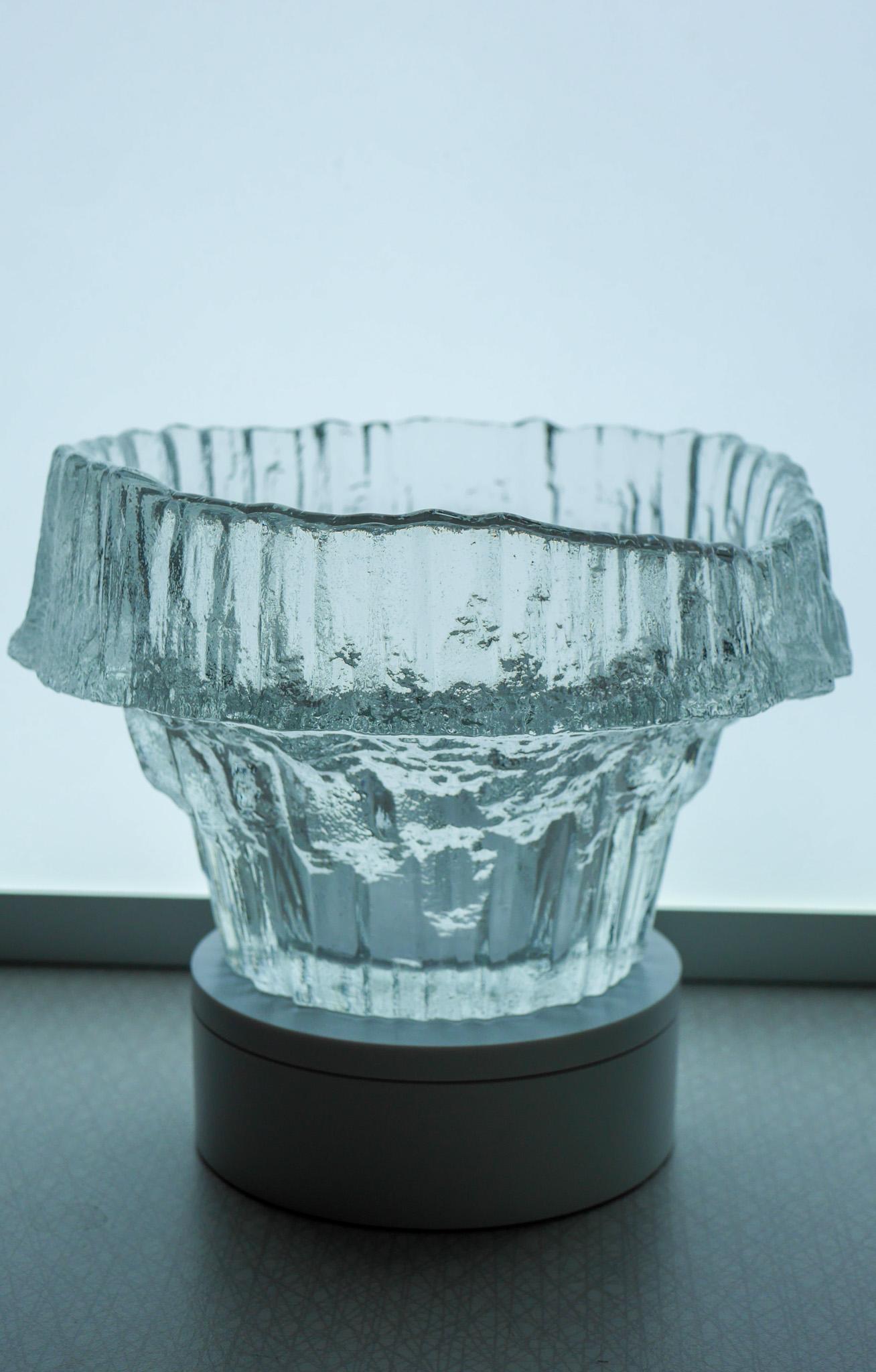 Mid-Century Modern Finnish art glass design, a “Stellaria” bowl made by Tapio Wirkkala for Iittala For Sale