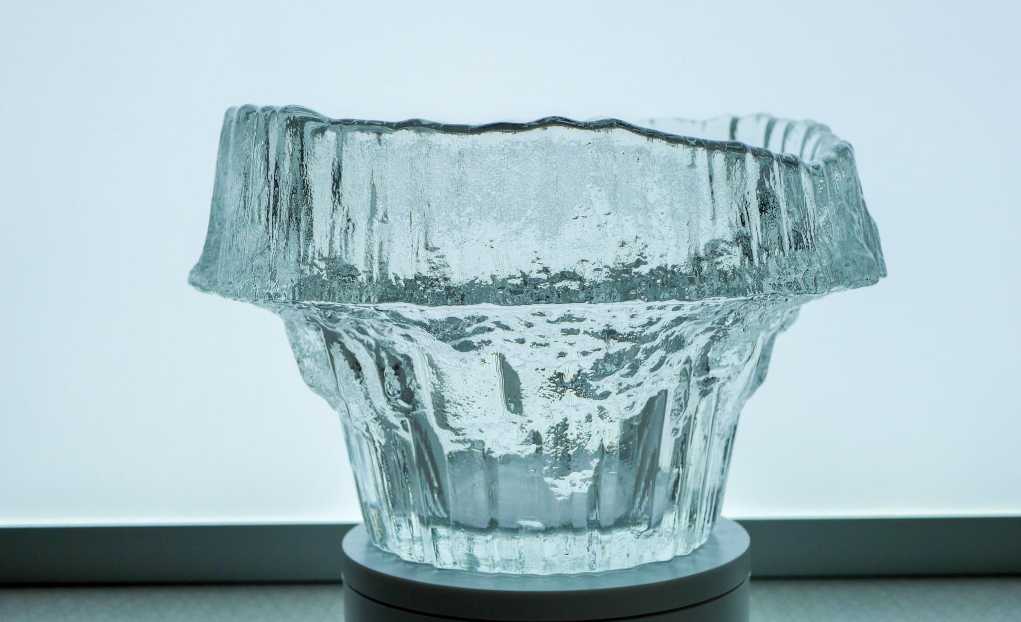 Glass Finnish art glass design, a “Stellaria” bowl made by Tapio Wirkkala for Iittala For Sale