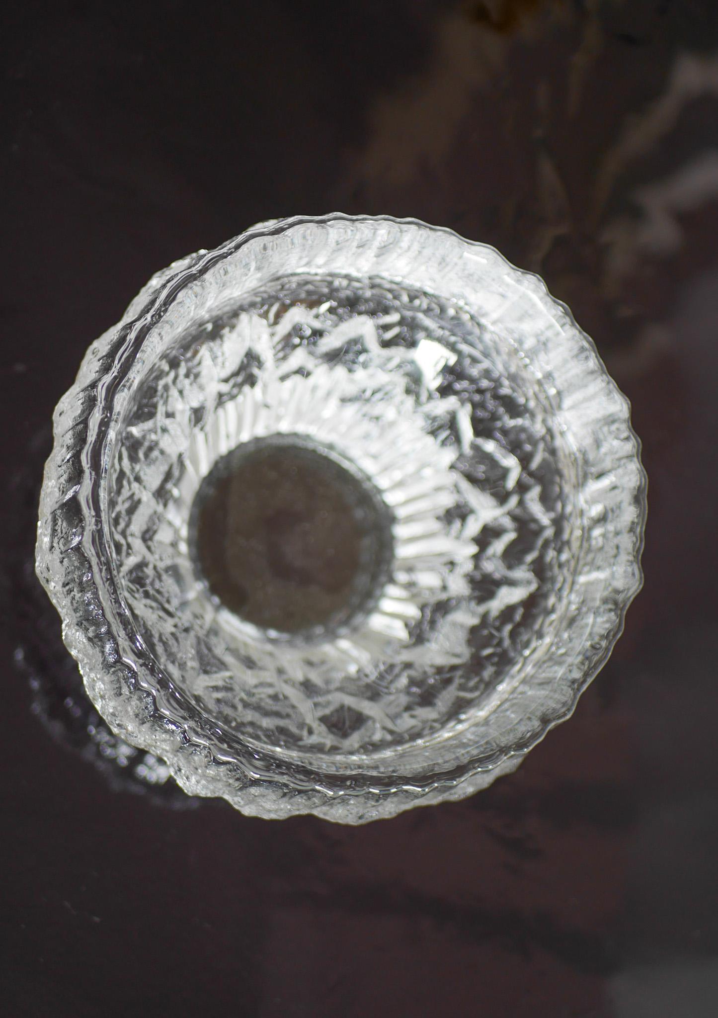 Finnish art glass design, a “Stellaria” bowl made by Tapio Wirkkala for Iittala For Sale 1