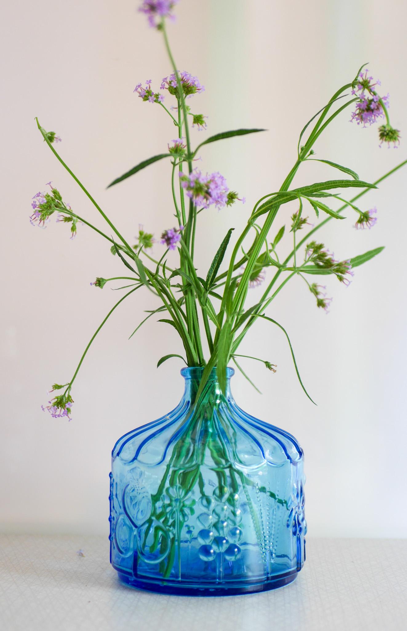 Raro vaso d'epoca in vetro blu azzurro 