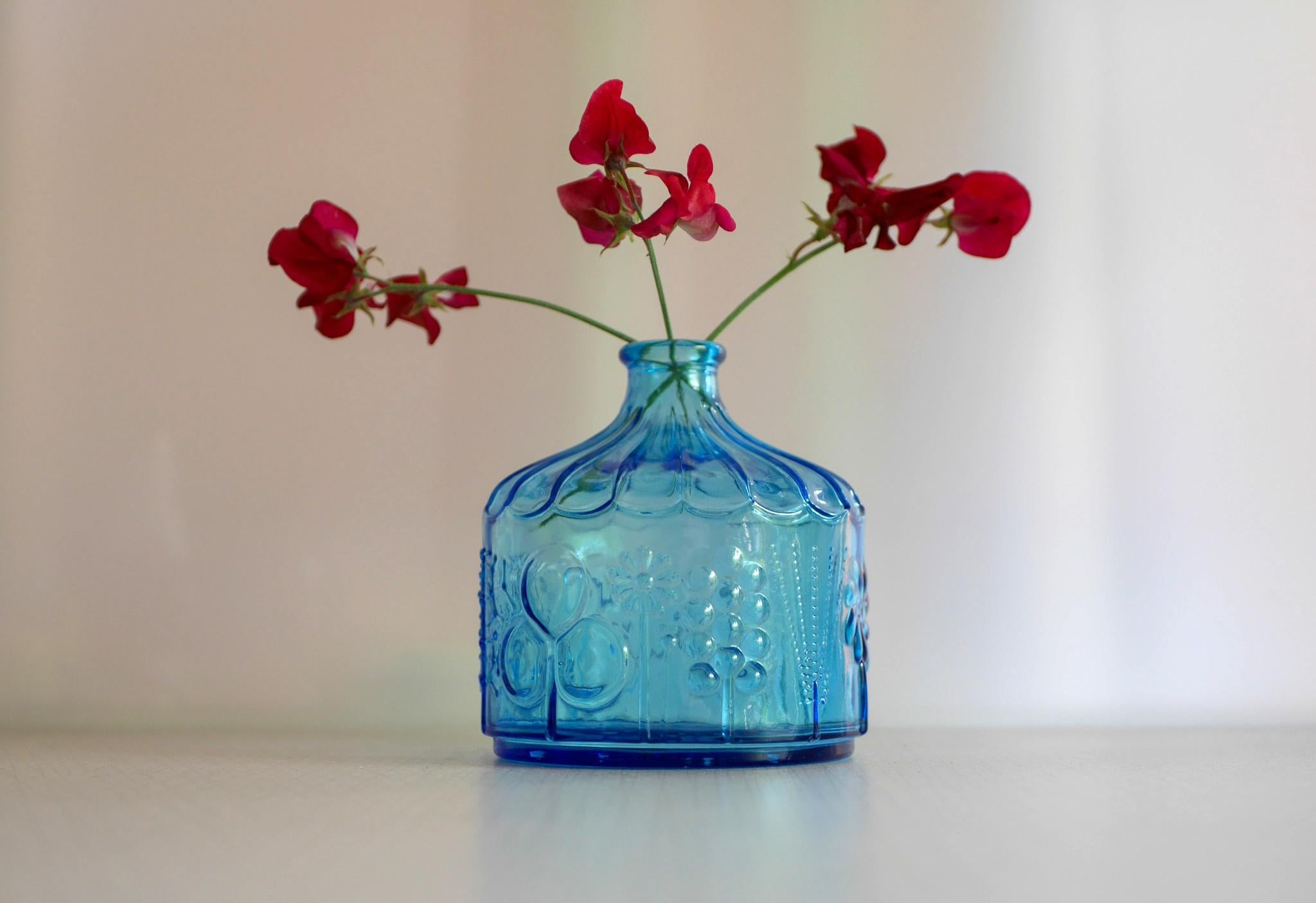 Mid-Century moderno Fiaschetta o vaso in vetro artistico finlandese 