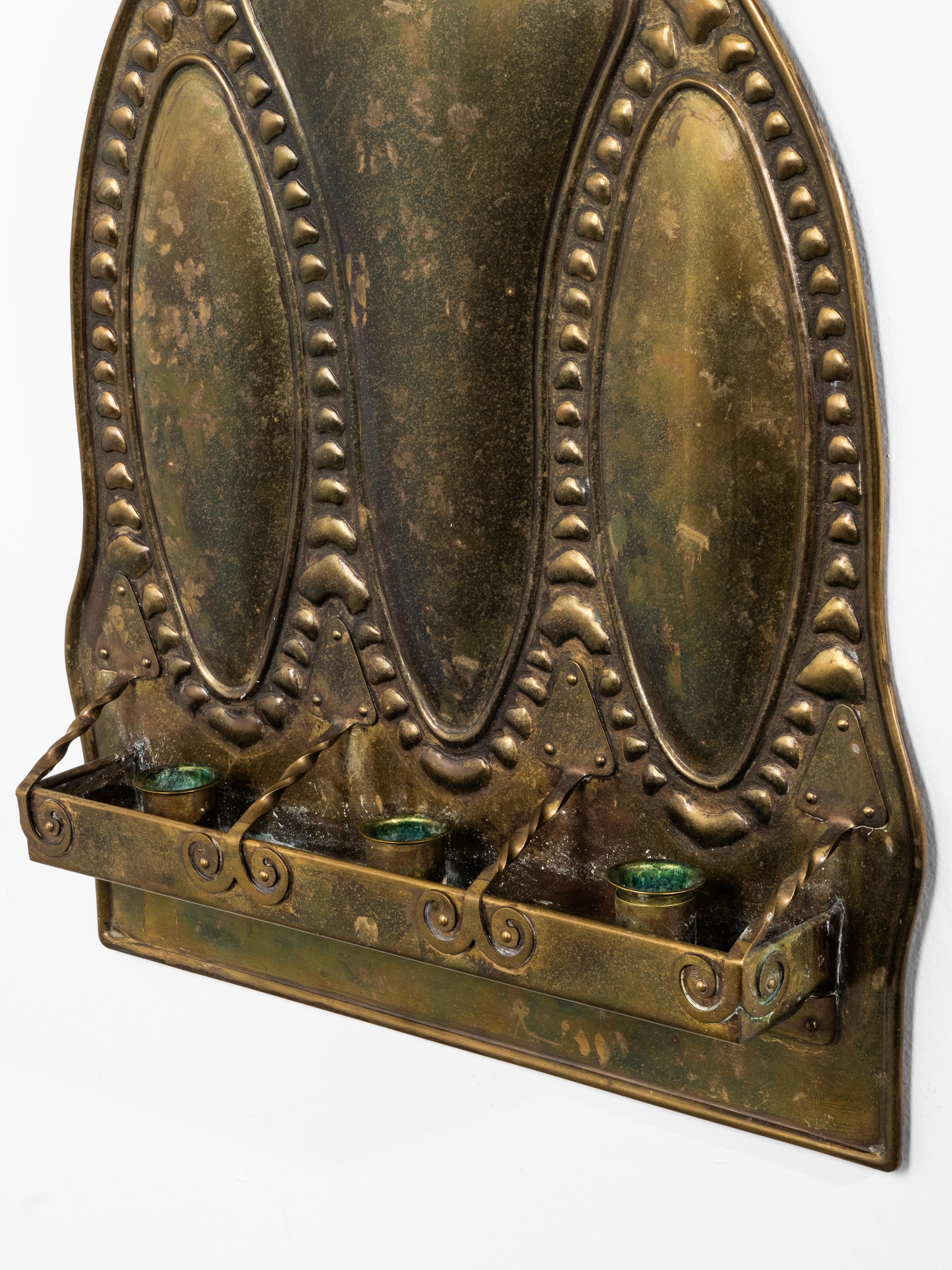 Lámpara de pared Art Nouveau finlandesa de latón, principios del siglo XX Hecho a mano en venta