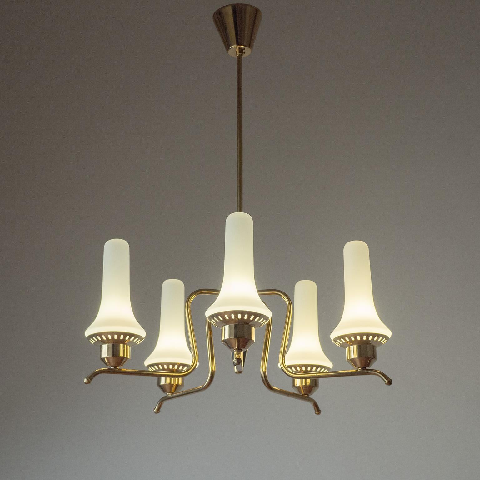 Finlandese Lampadario finlandese in ottone e vetro, anni '50 in vendita
