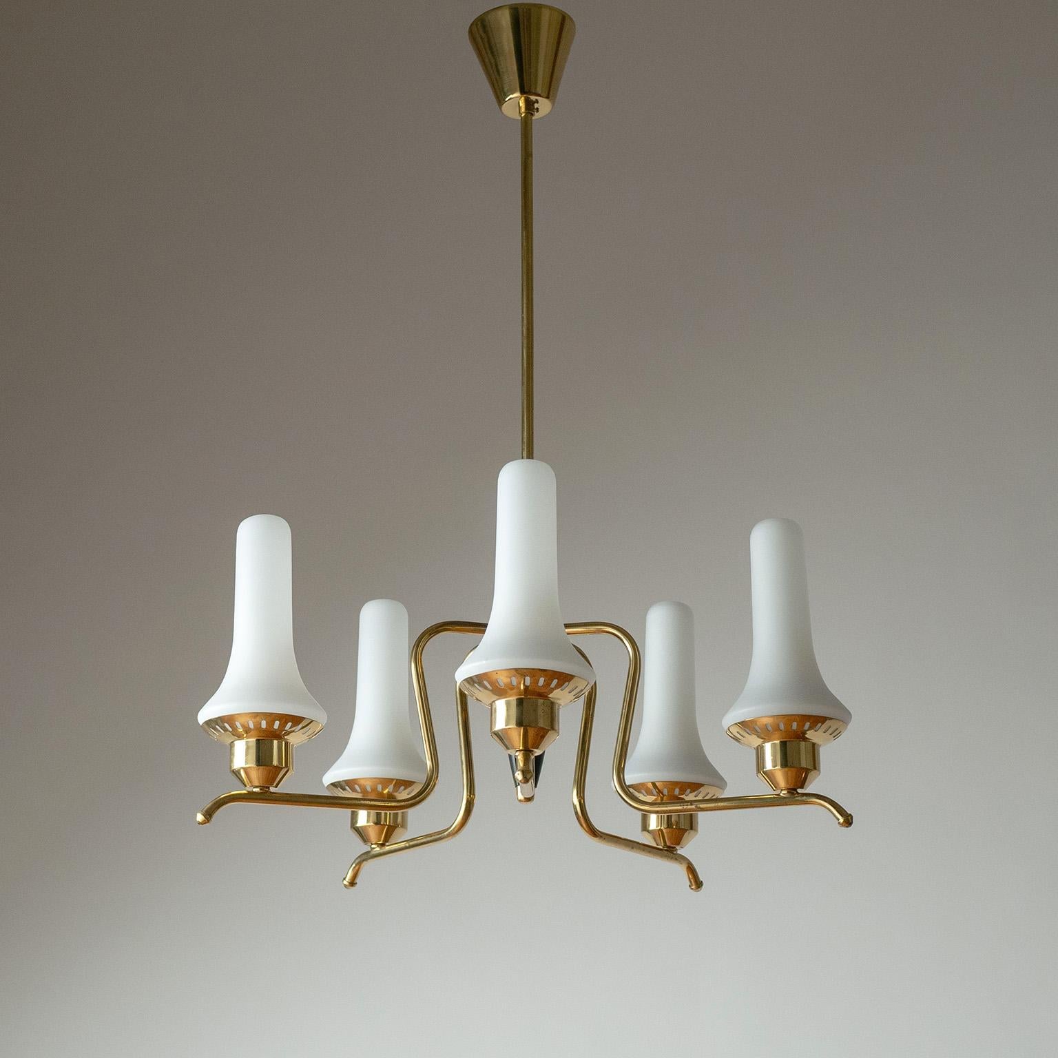Metà XX secolo Lampadario finlandese in ottone e vetro, anni '50 in vendita