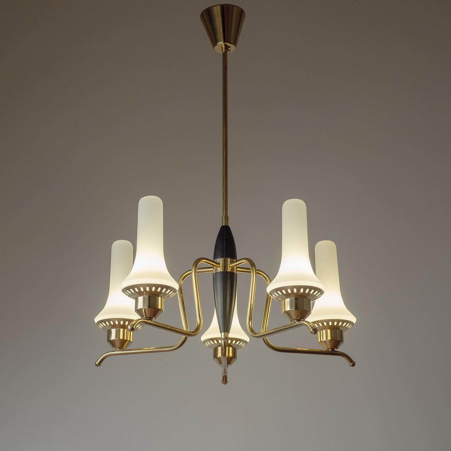 Lampadario finlandese in ottone e vetro, anni '50 in vendita 1