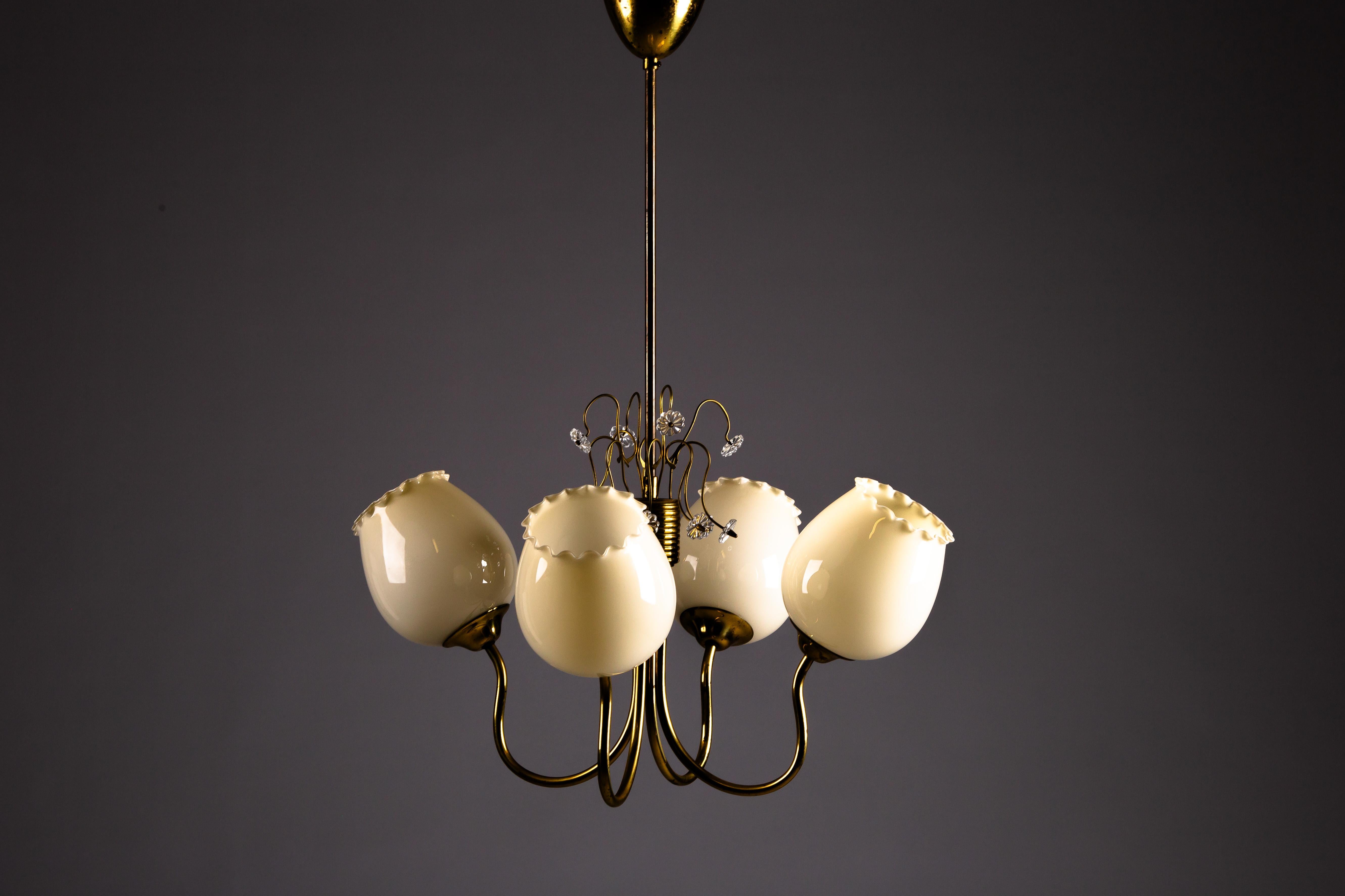 Finnish brass chandelier ER79 by Itsu, 1950s en Bueno estado para la venta en Turku, Varsinais-Suomi