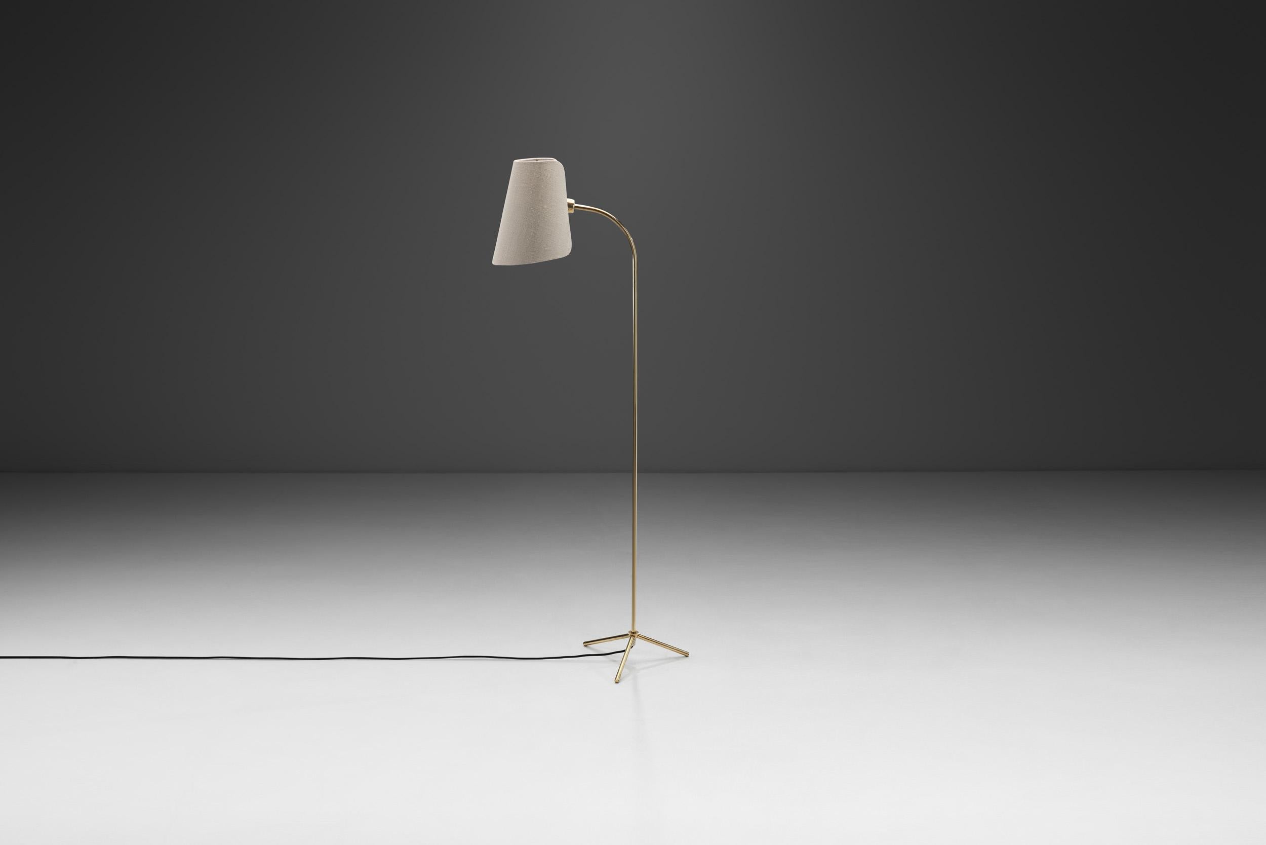 Finnish Brass Floor Lamp for Stockmann Orno, Finland Mid-20th Century For Sale 3