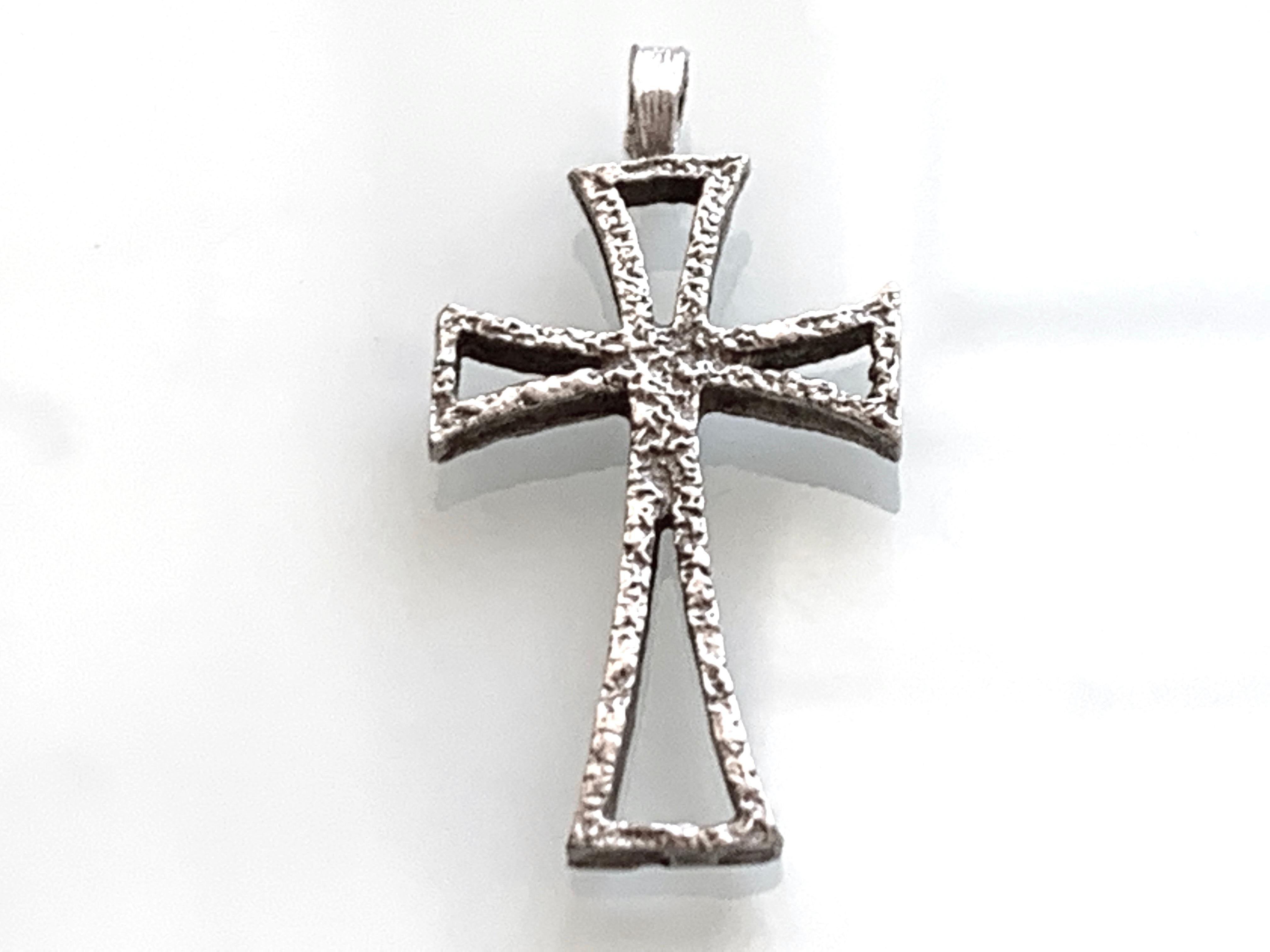Beautiful
Brutalist Silver Textured Cross
with Finnish silver marks & London Assay Marks