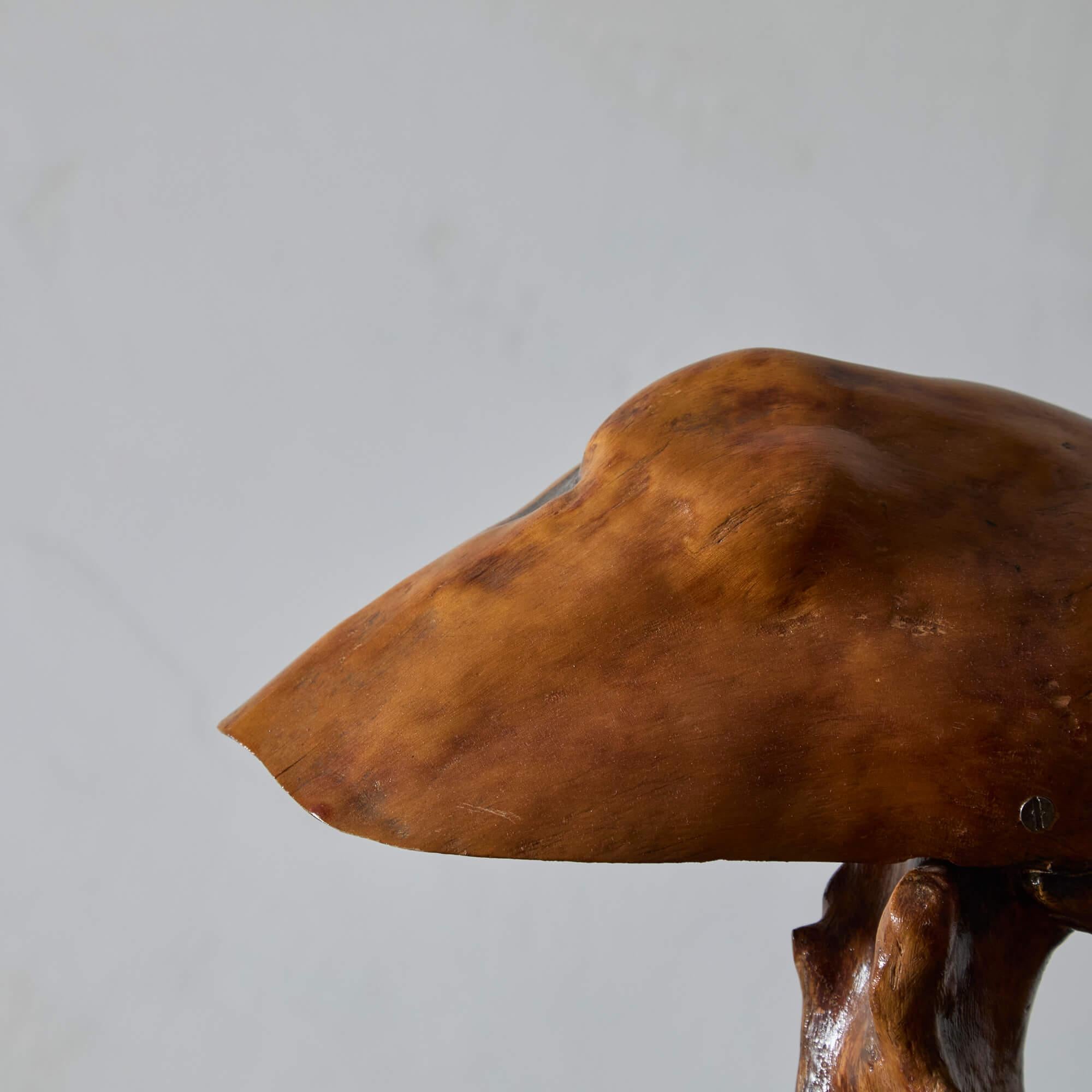 Lámpara de mesa finlandesa de madera de fresno mediados del siglo XX en venta