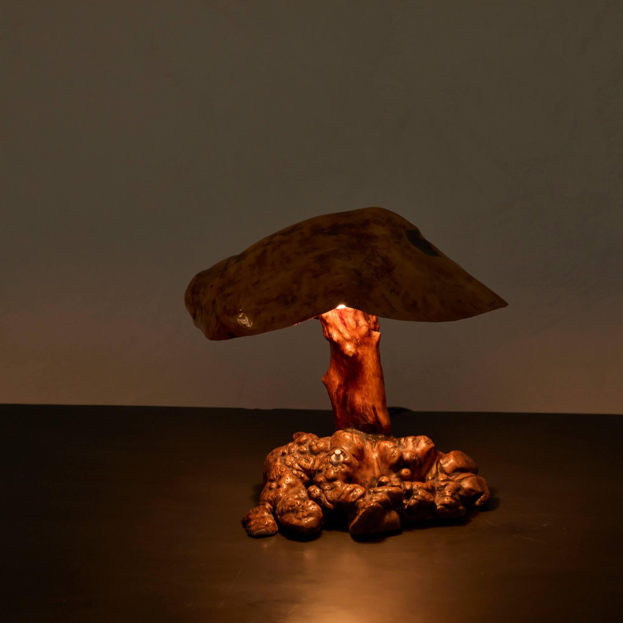 Lámpara de mesa finlandesa de madera de fresno en venta 2