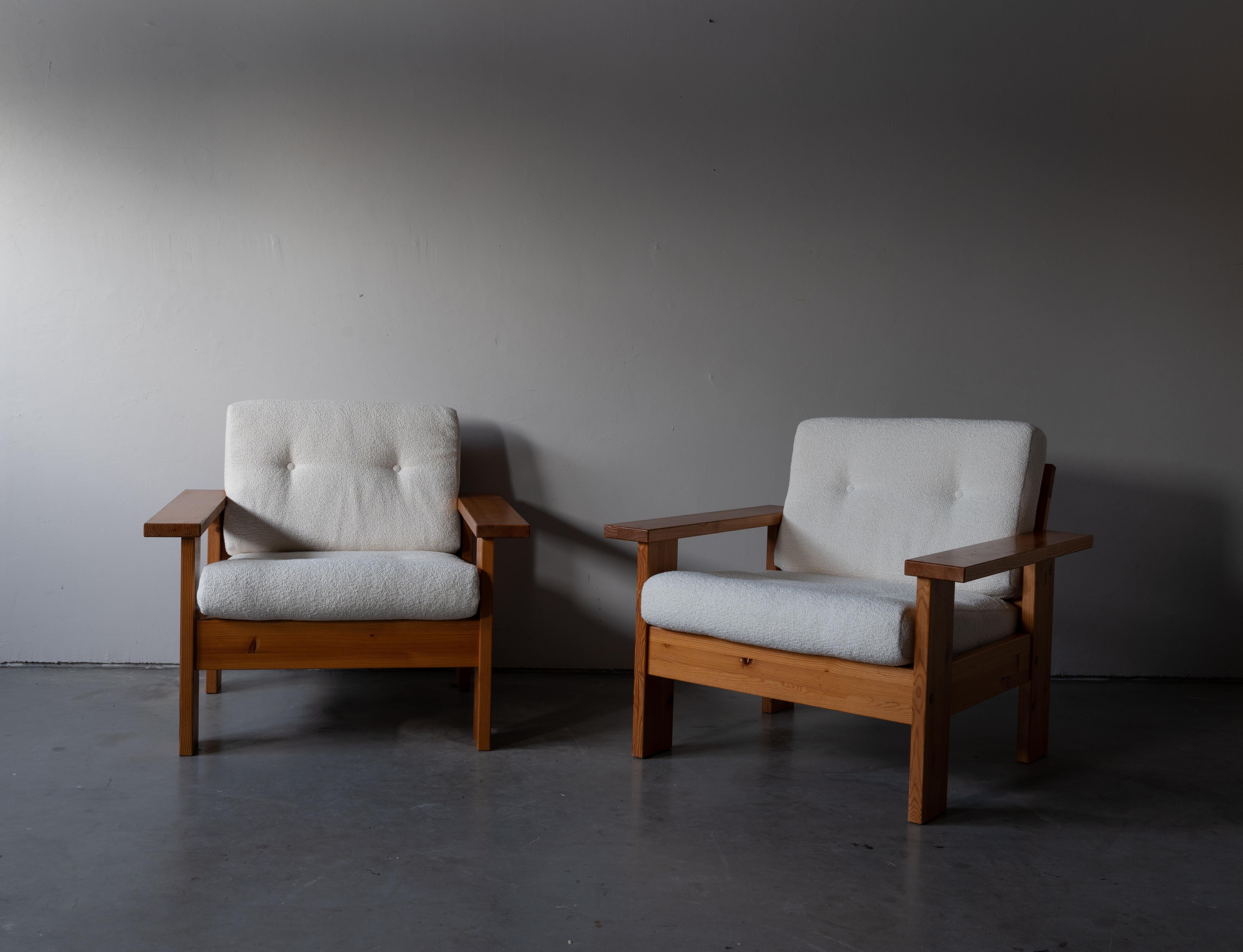 Finnish Cabinetmaker, Lounge Chairs, Solid Pine, White Fabric, Finland, 1960s In Good Condition In High Point, NC