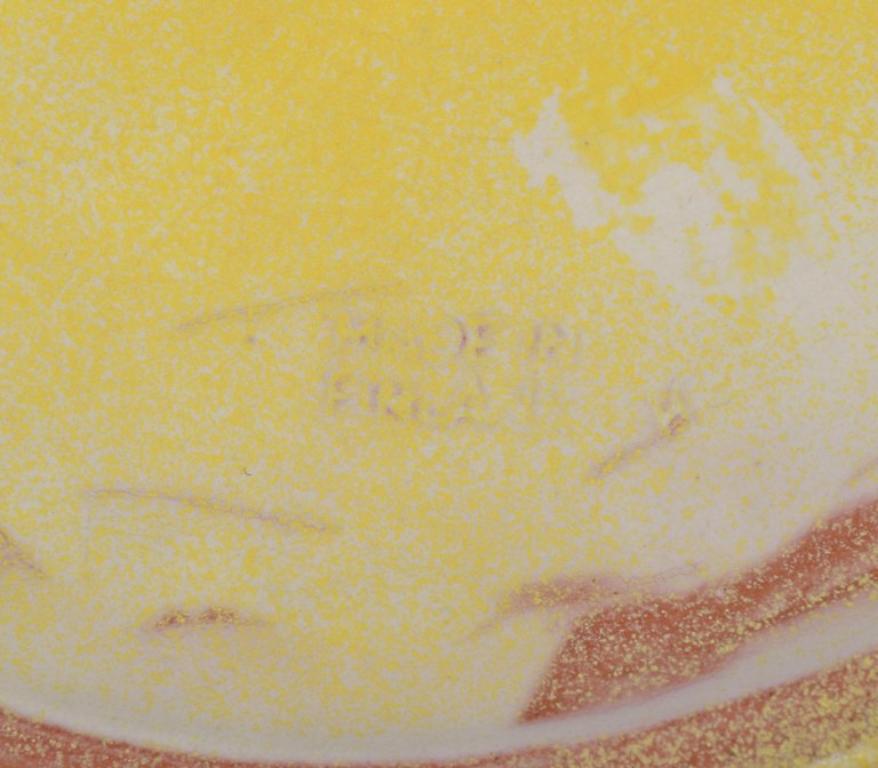Plato de cerámica finlandesa de estilo Art Déco con esmalte amarillo. en venta 1
