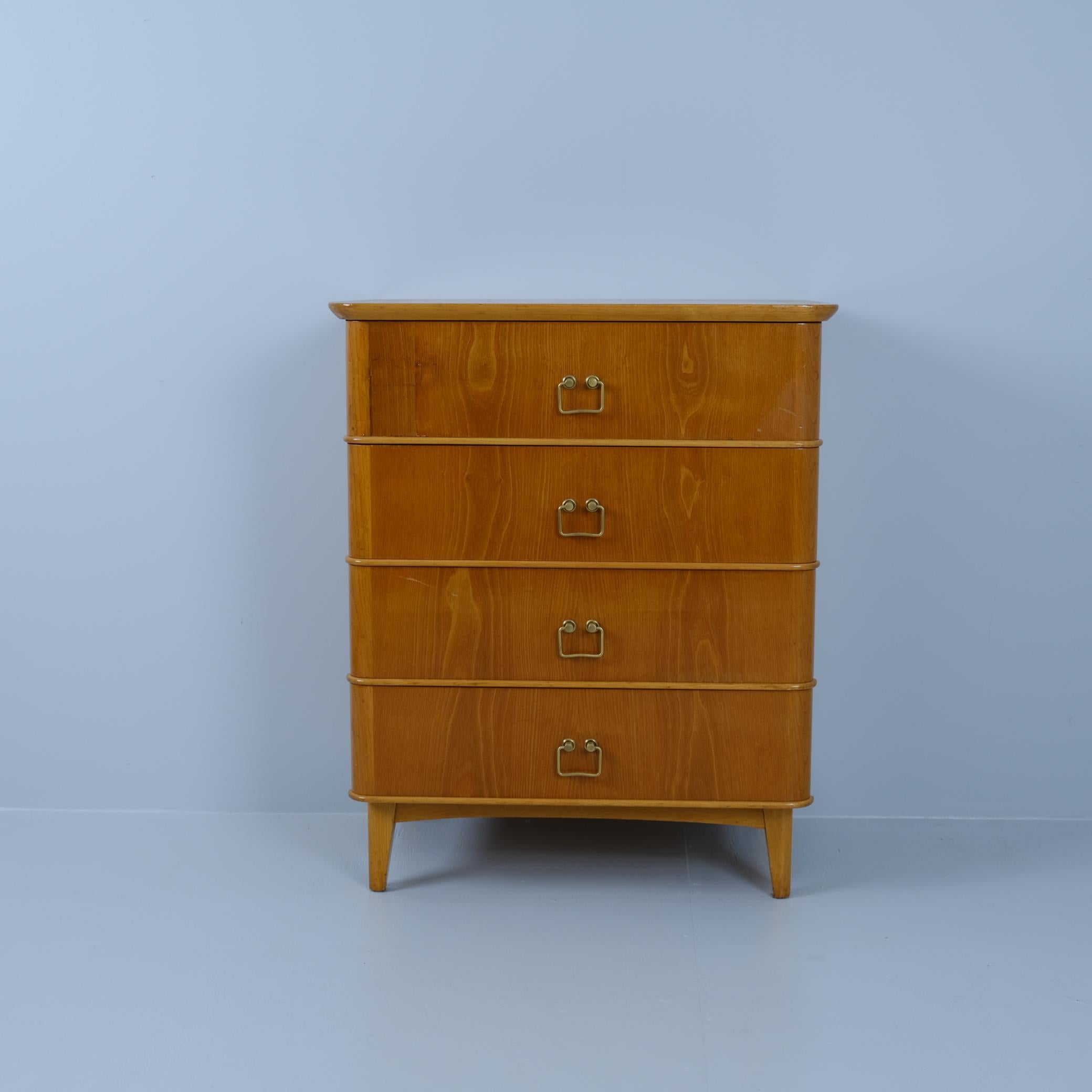 Armario Finlandés en Abedul, Circa Siglo XX Moderno de mediados de siglo en venta