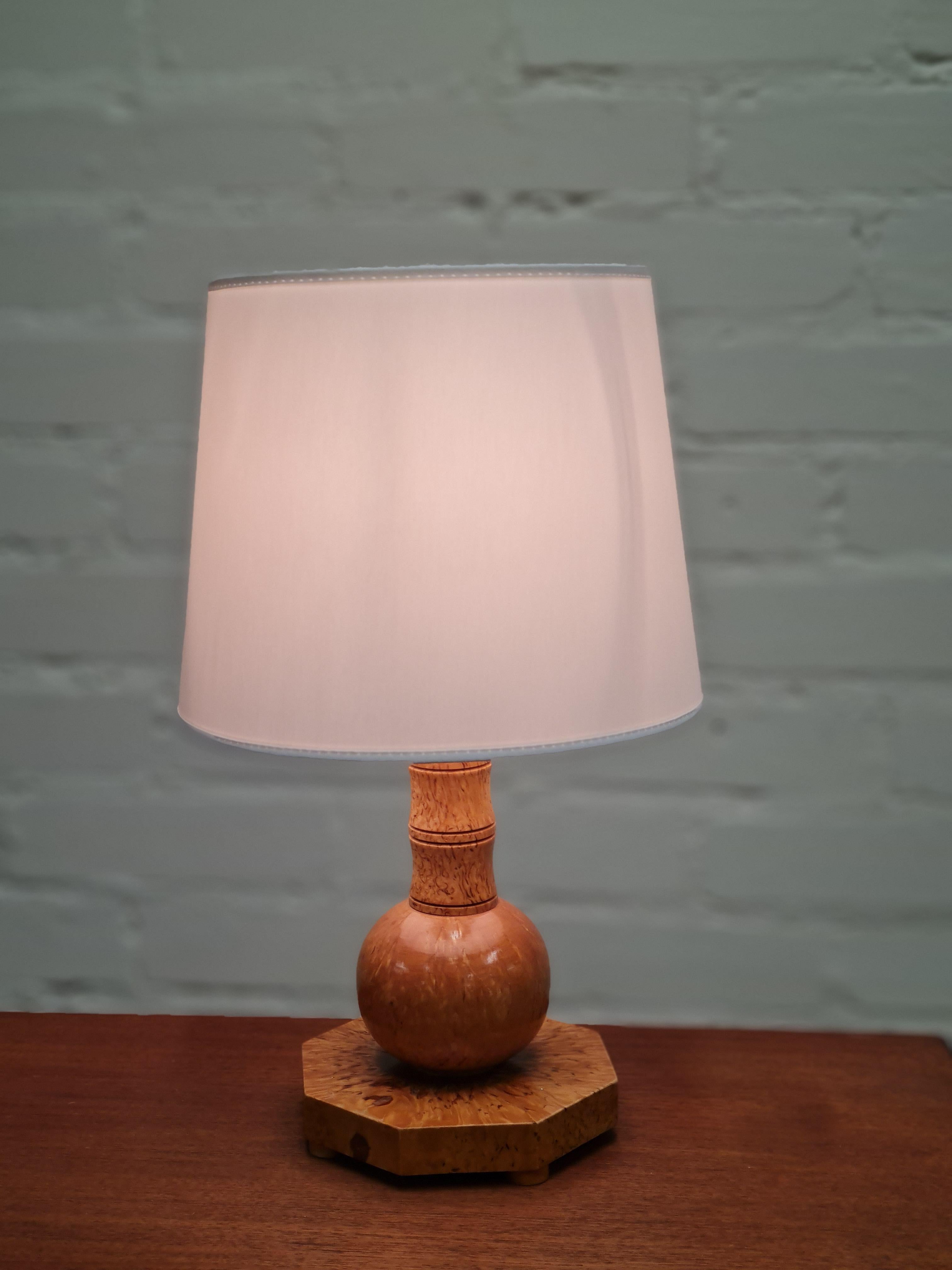 Finnish Curly Silver Birch Burl Tablelamp 1940s For Sale 5