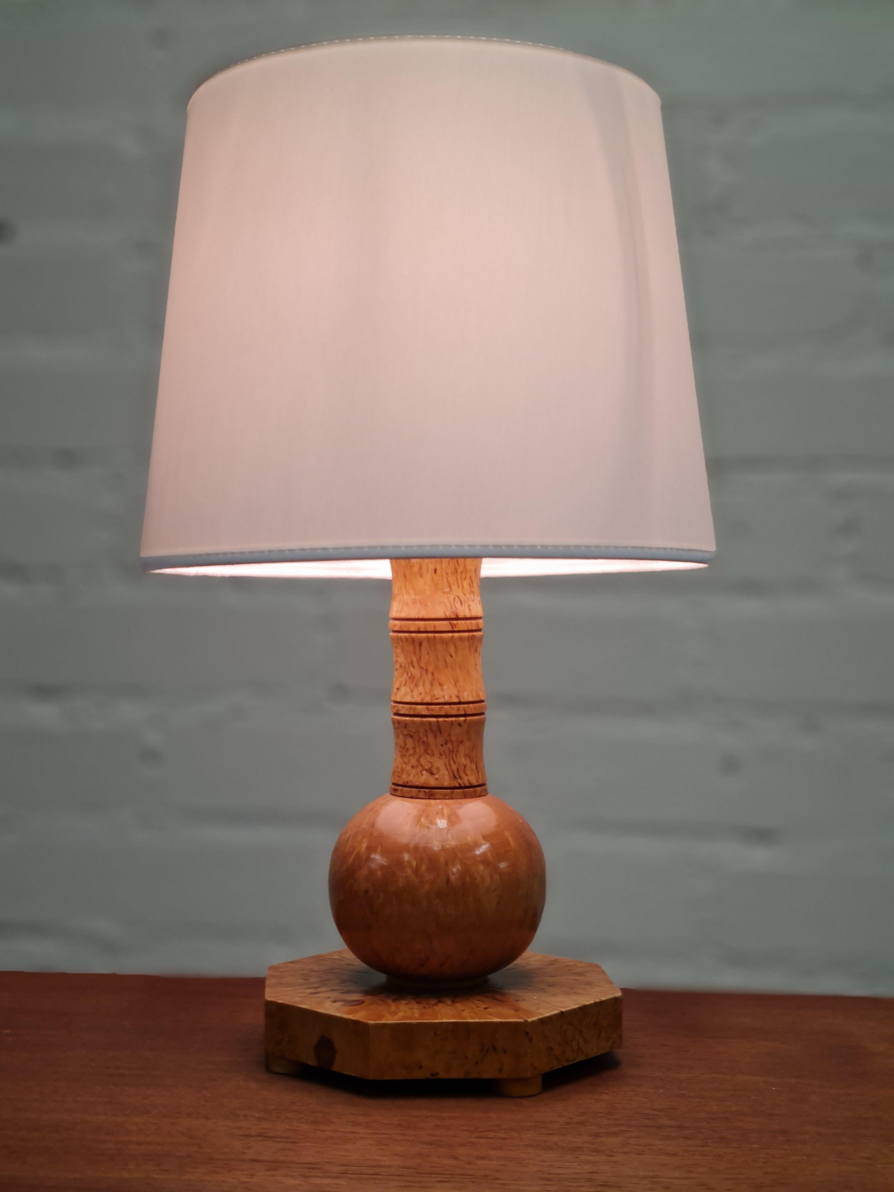 Finnish Curly Silver Birch Burl Tablelamp 1940s For Sale 4