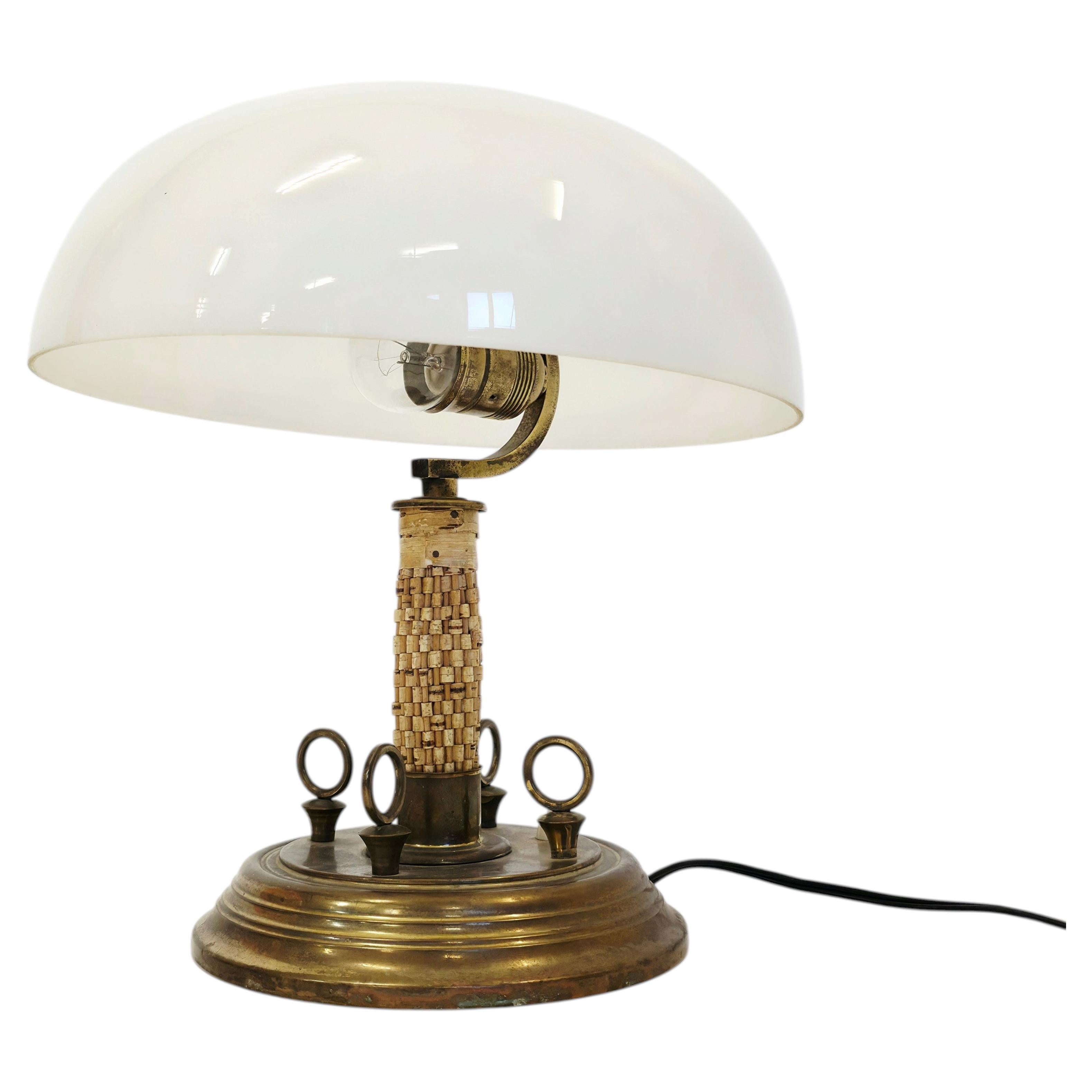 Lampe de table Art déco de design finlandais avec verre opalin, années 1920 en vente