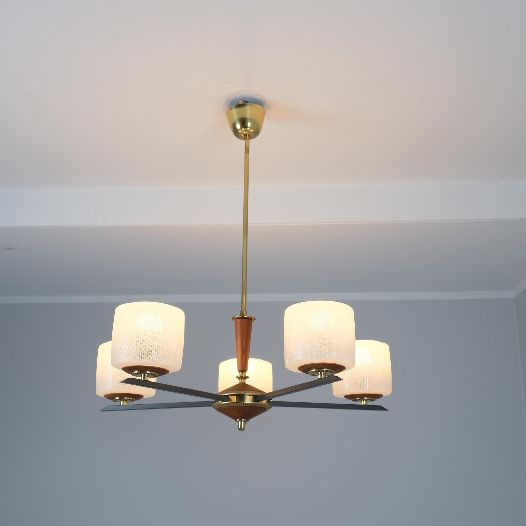 A beautiful and delicate Finnish mid-century ceiling lamp attributed to Valinte, circa the 1970s. As one of the leading lighting manufacturers in Finland, Valinte was known for its high-quality craftsmanship and distinctive designs, which this piece