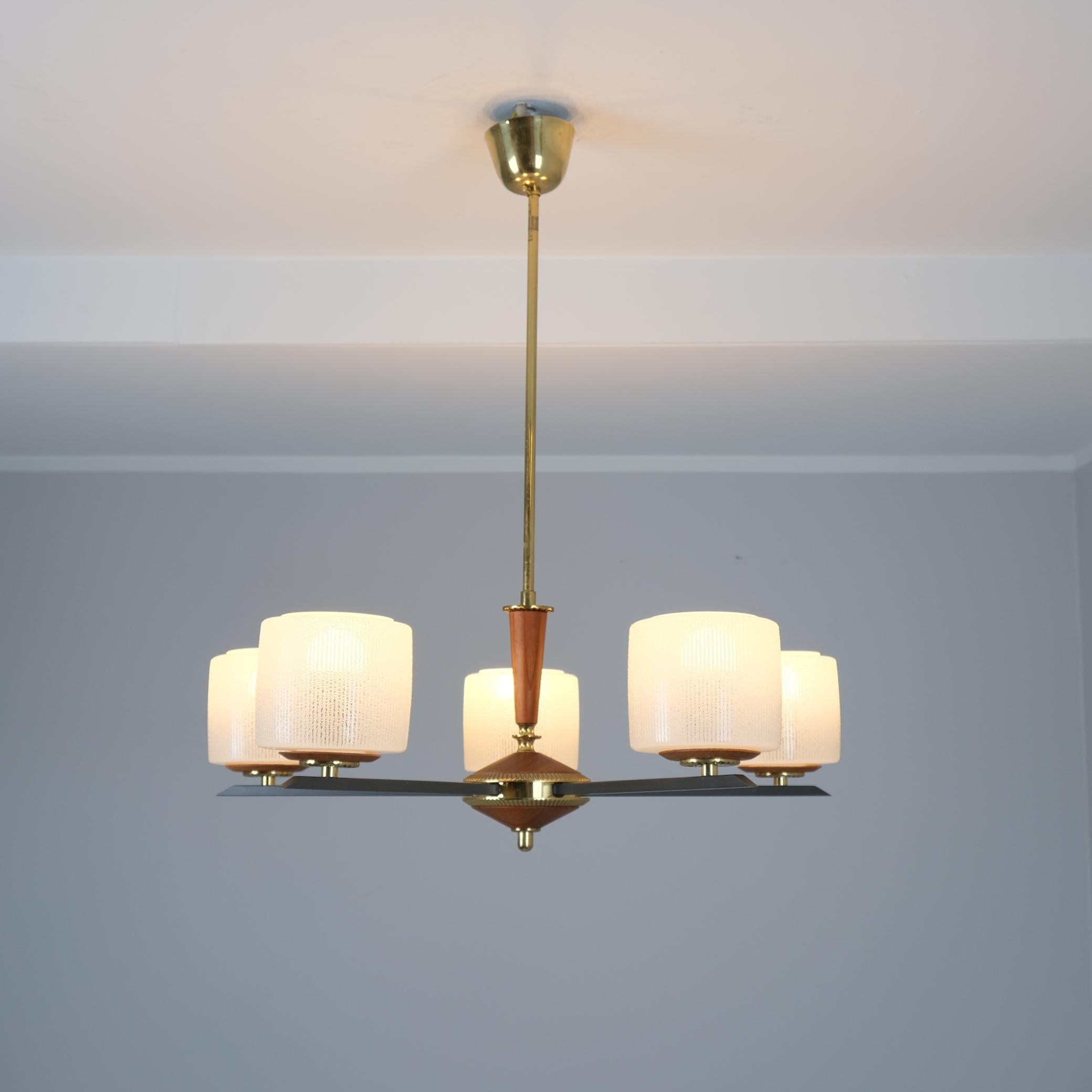 Mid-Century Modern Finnish Design Chandelier in Brass, Teak and Glass, Finland 1970s For Sale