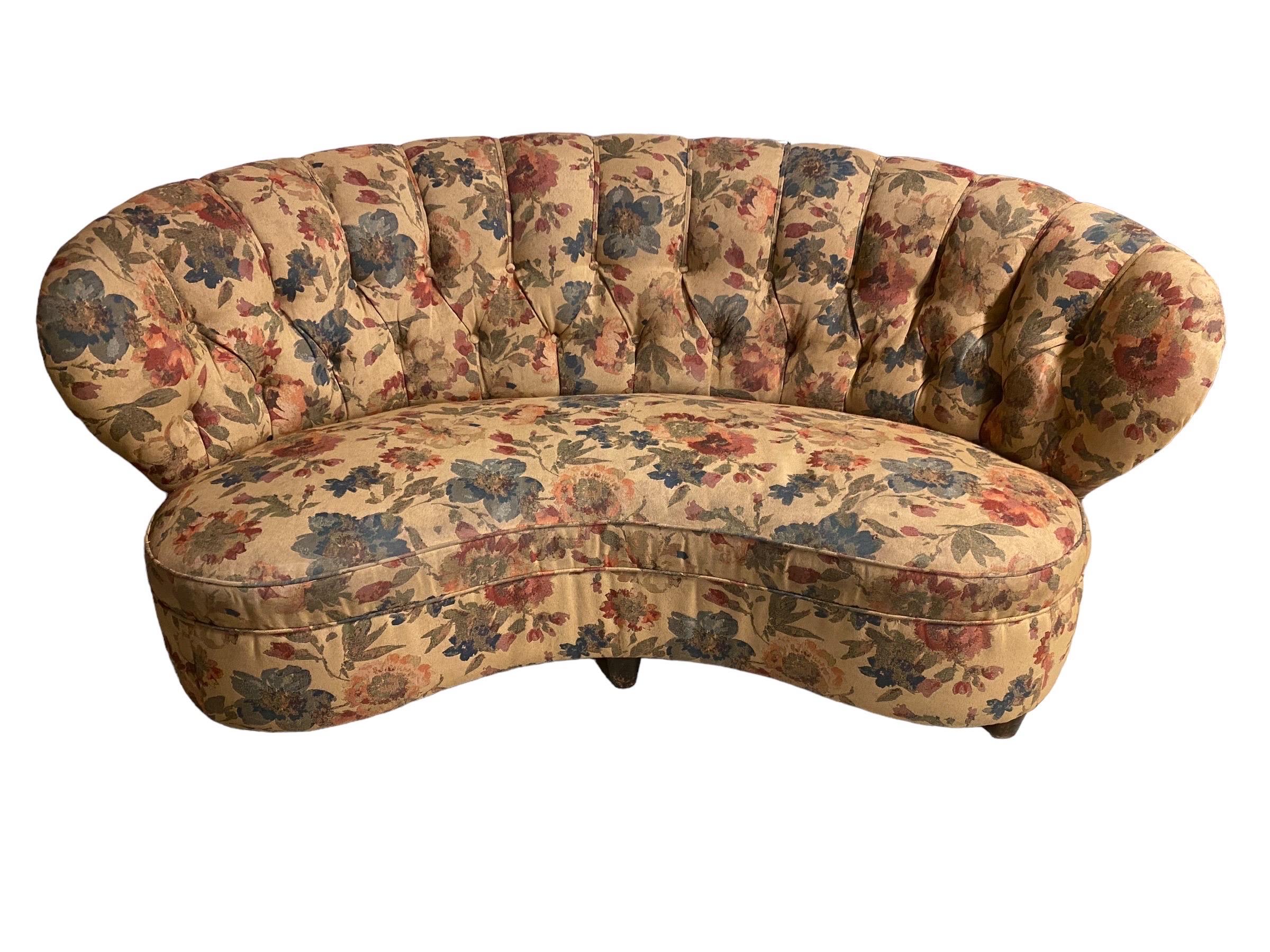 Finnish Design Curved Sofa Attributed to Paul Boman, Circa 1940s In Fair Condition For Sale In Helsinki, FI