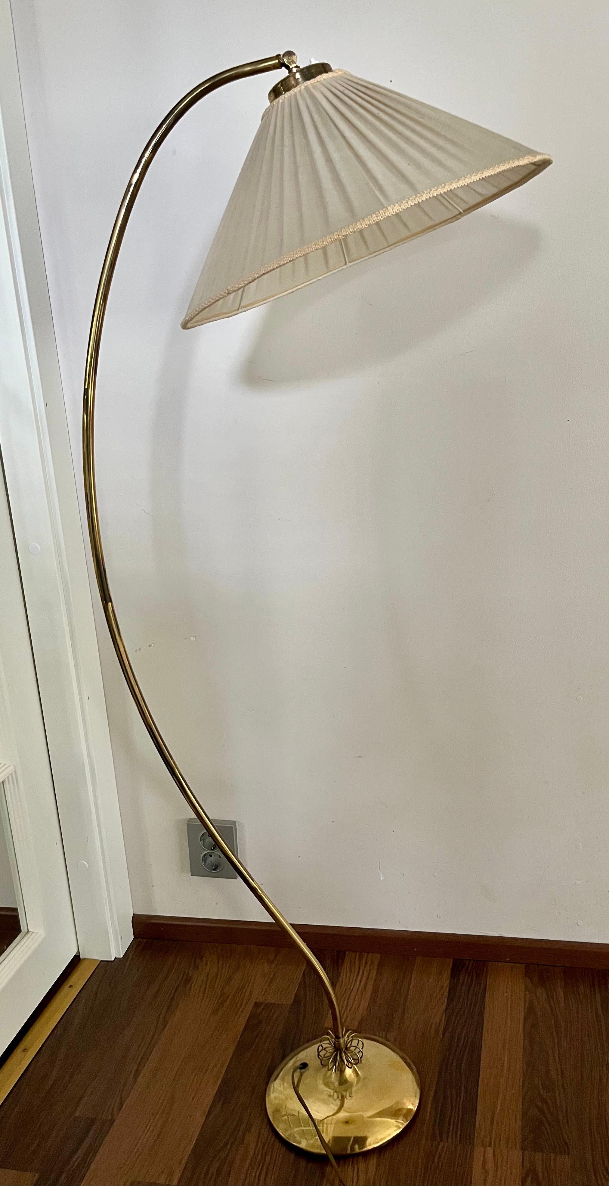 Scandinavian Modern Finnish design Floor lamp ”Soini” For Sale