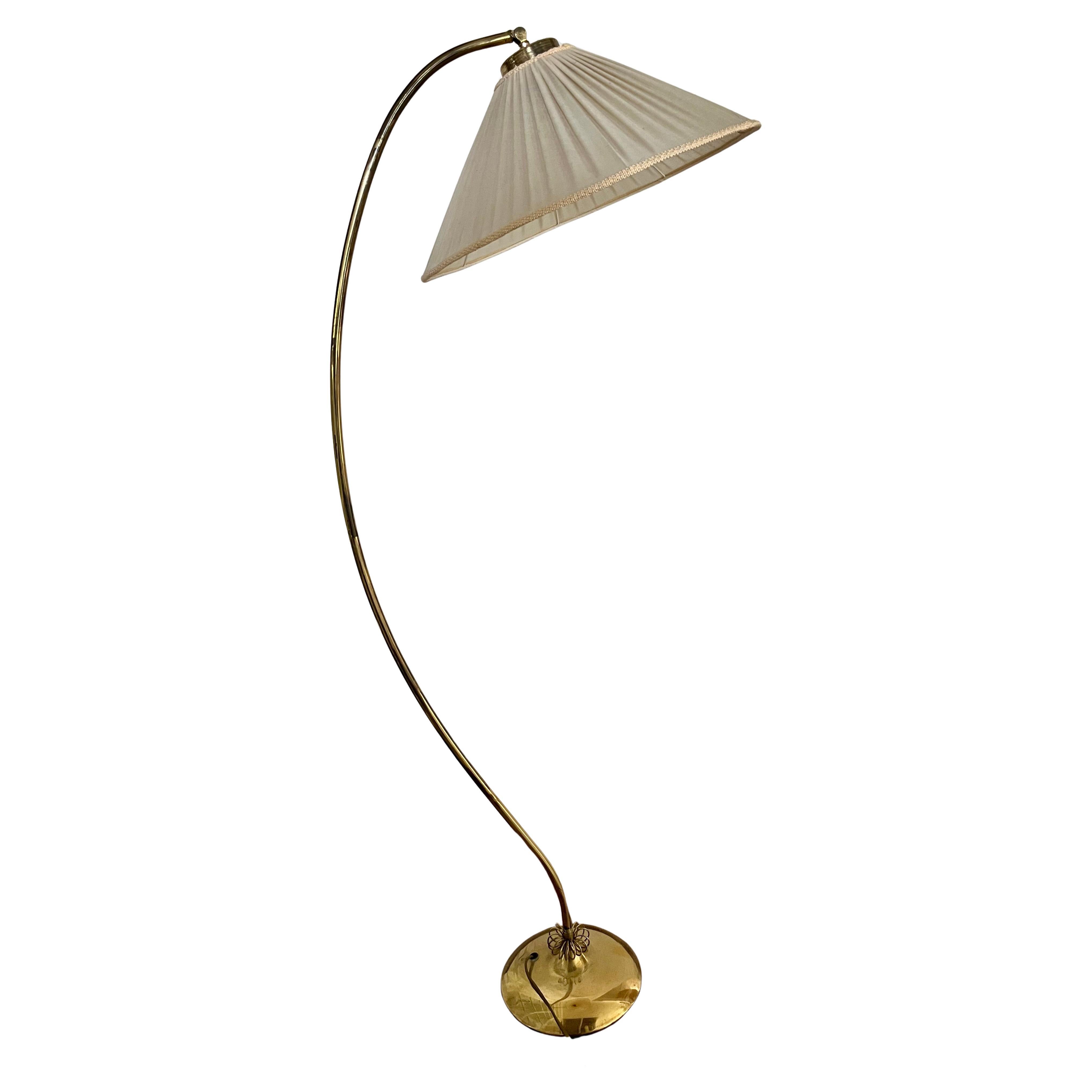 Lampada da terra "Soini" di design finlandese
