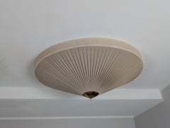 Applique design finlandais en laiton et textile plissé, Aris, années 1970