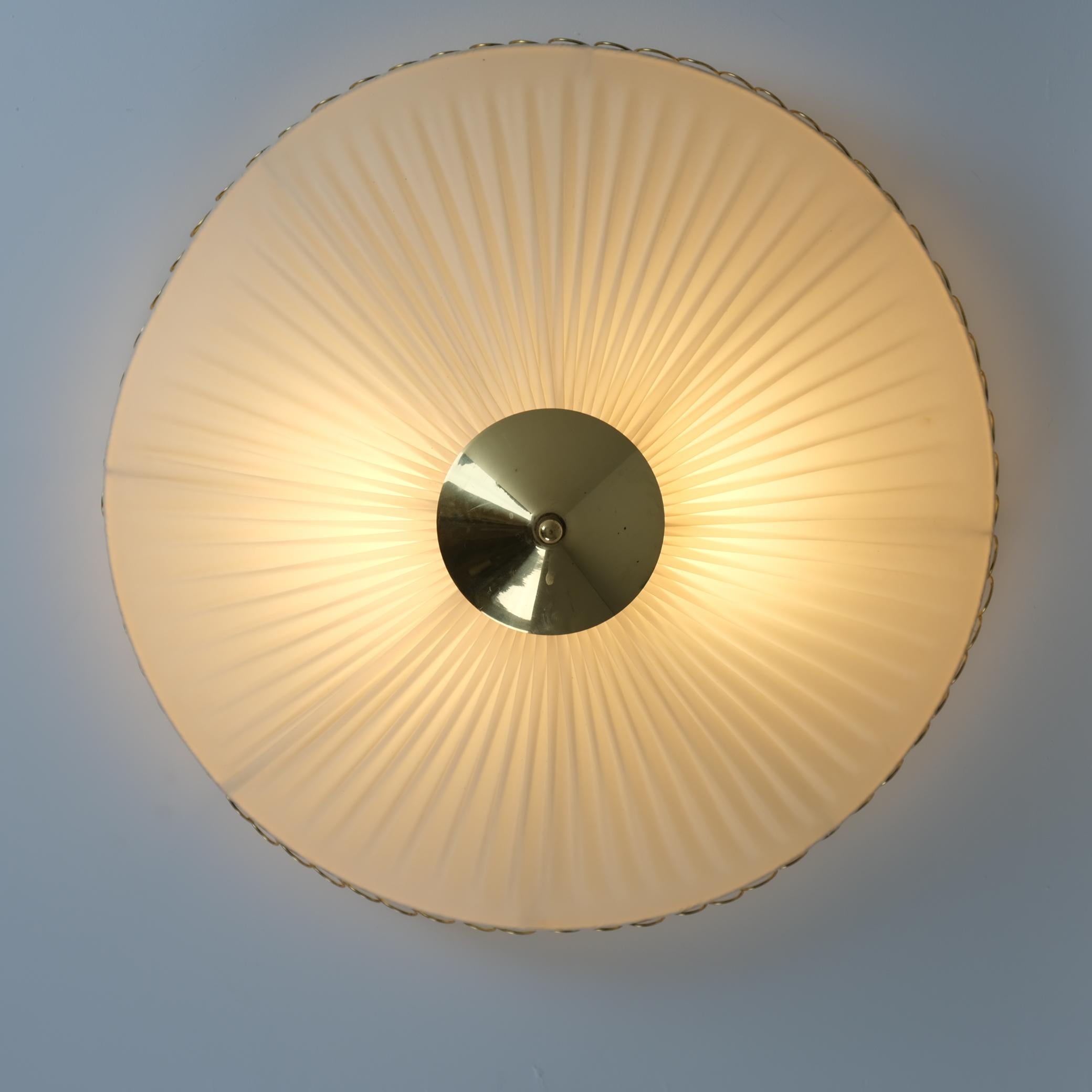 Modèle 1241 de conception finlandaise en laiton et textile synthétique, Valinte 1950 en vente 5