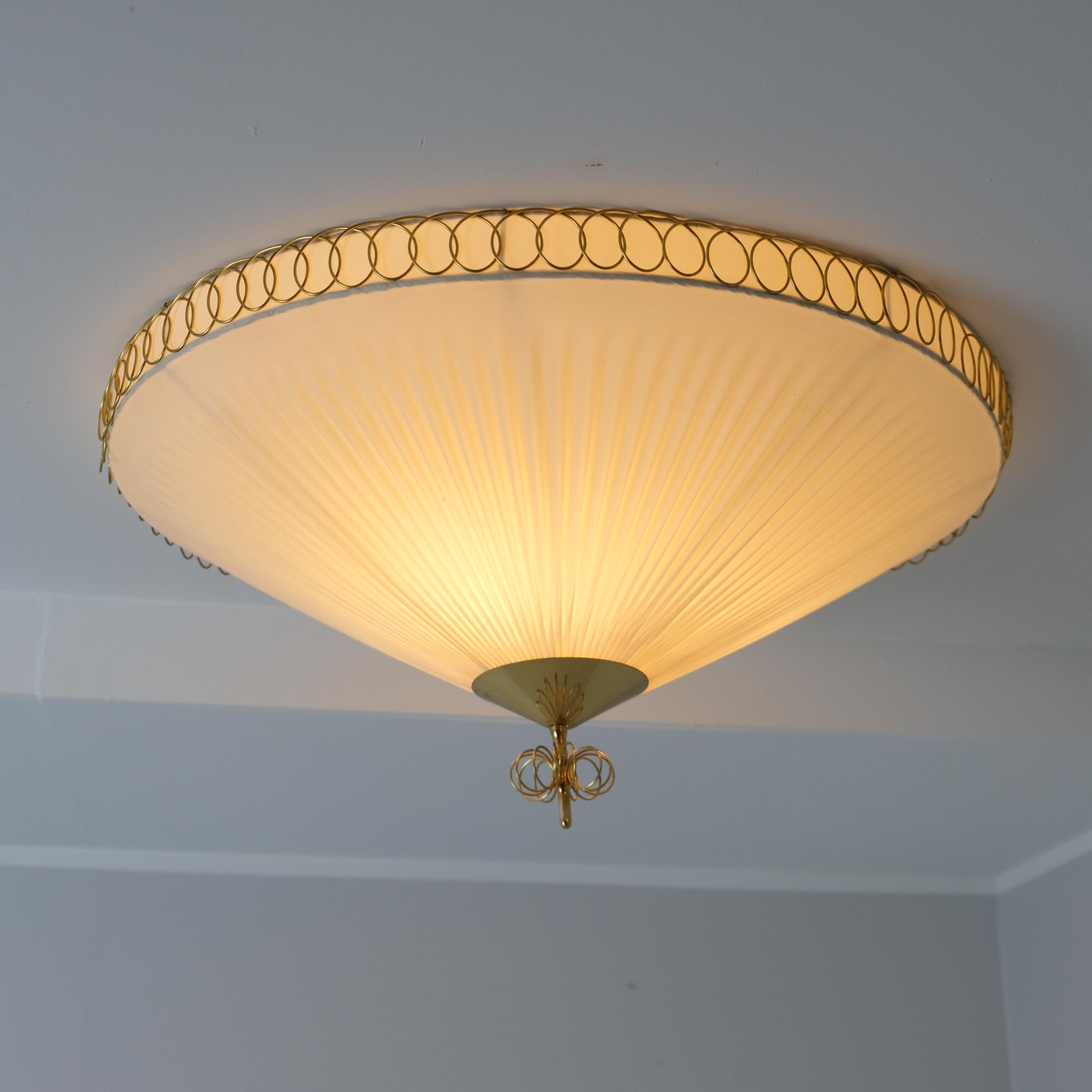 Finlandese Lampada da incasso di design finlandese modello 1241 in ottone e tessuto sintetico, Valinte 1950 in vendita