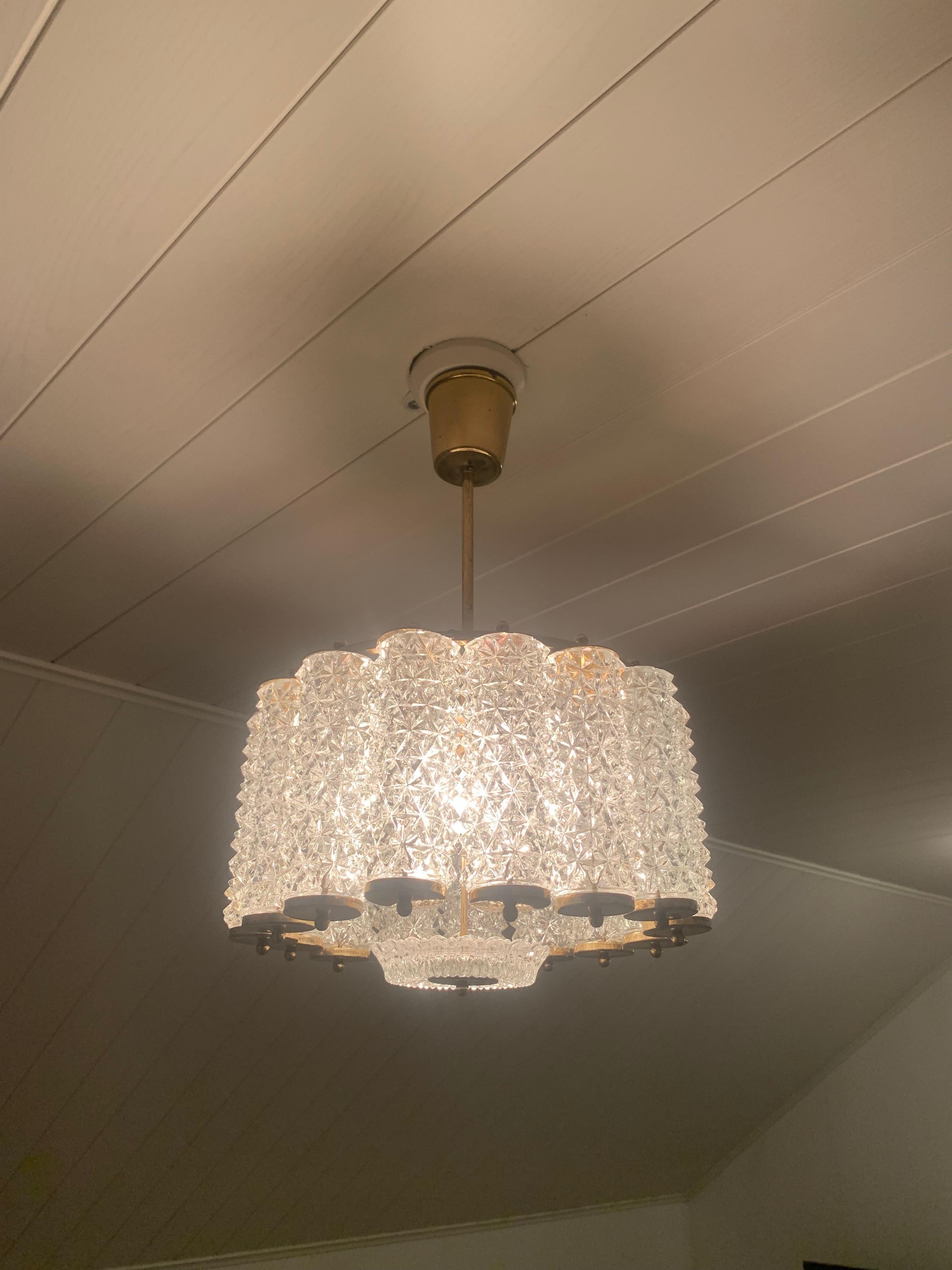 **Lampada in vetro Hyval**

Le lampade in vetro Hyval rappresentano il sofisticato design finlandese e sono rinomate per l'alta qualità artigianale e l'estetica senza tempo. Queste lampade sono realizzate in vetro resistente, progettato per