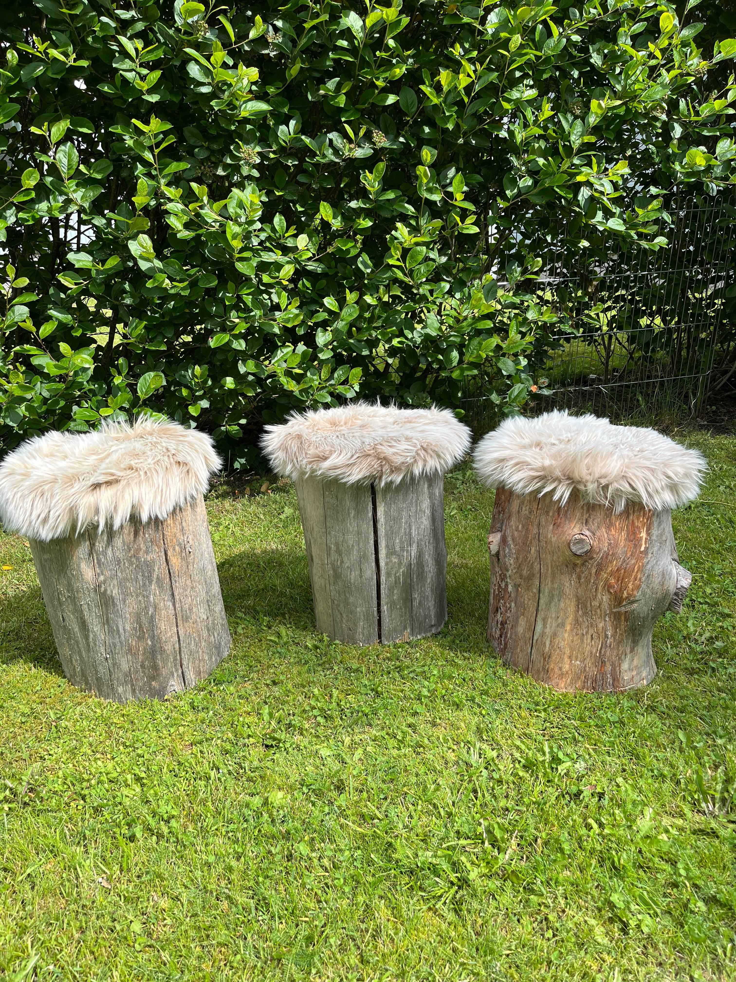 Scandinave moderne Tabourets en vieux bois au design finlandais. en vente