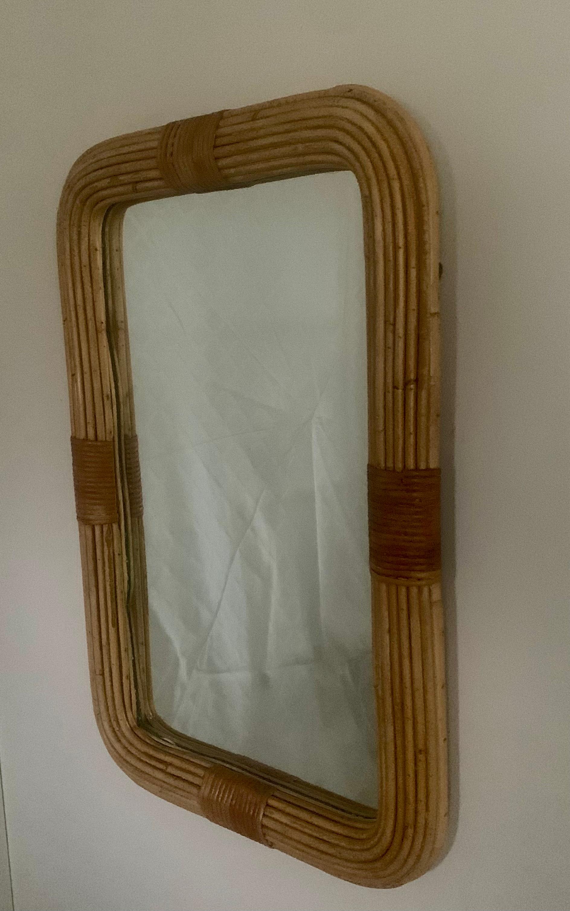 Falegnameria Specchio da parete in rattan dal design finlandese in vendita
