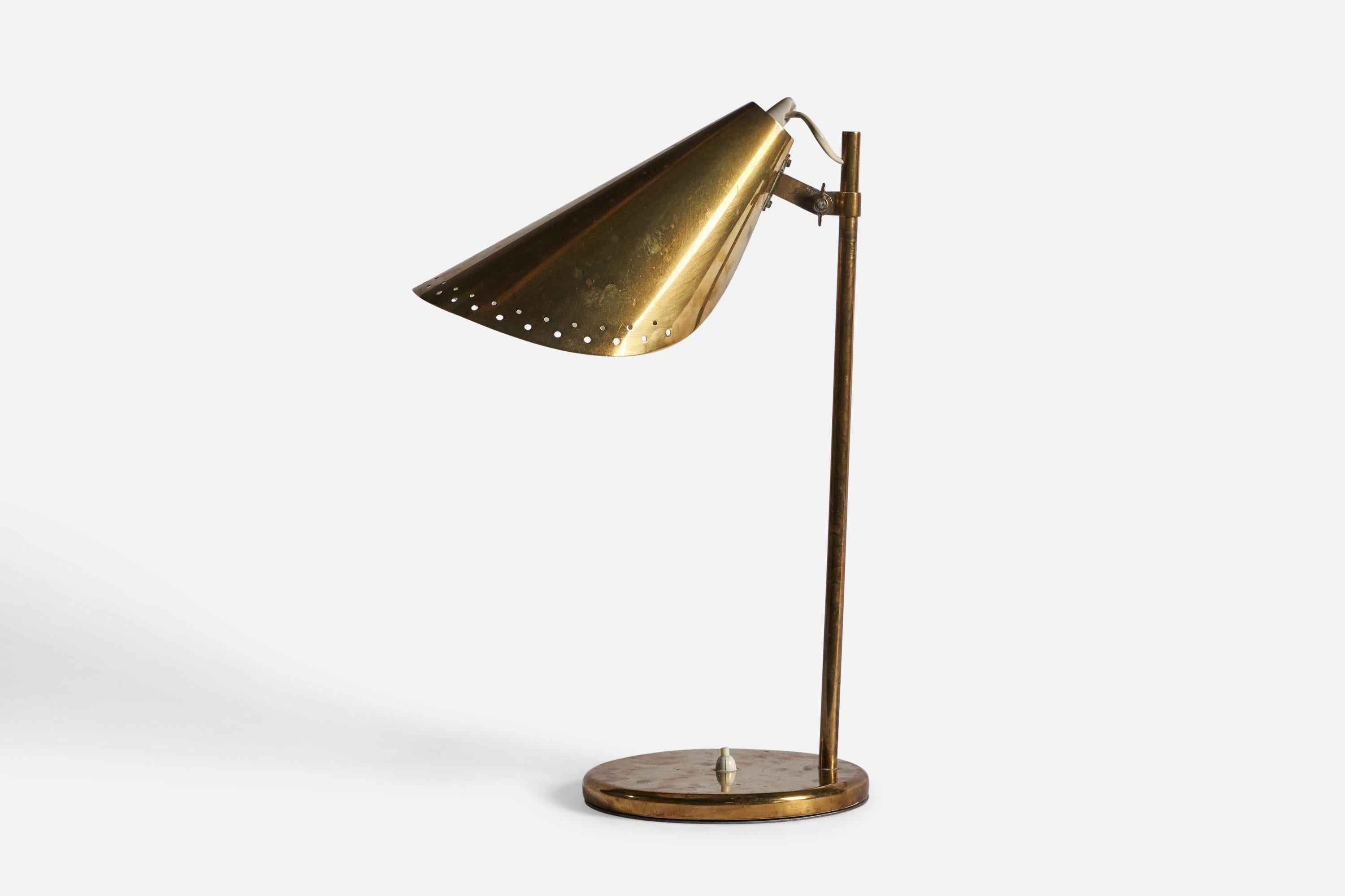 A brass table lamp, designed and produced in Finland, 1940s.

Overall Dimensions: 19