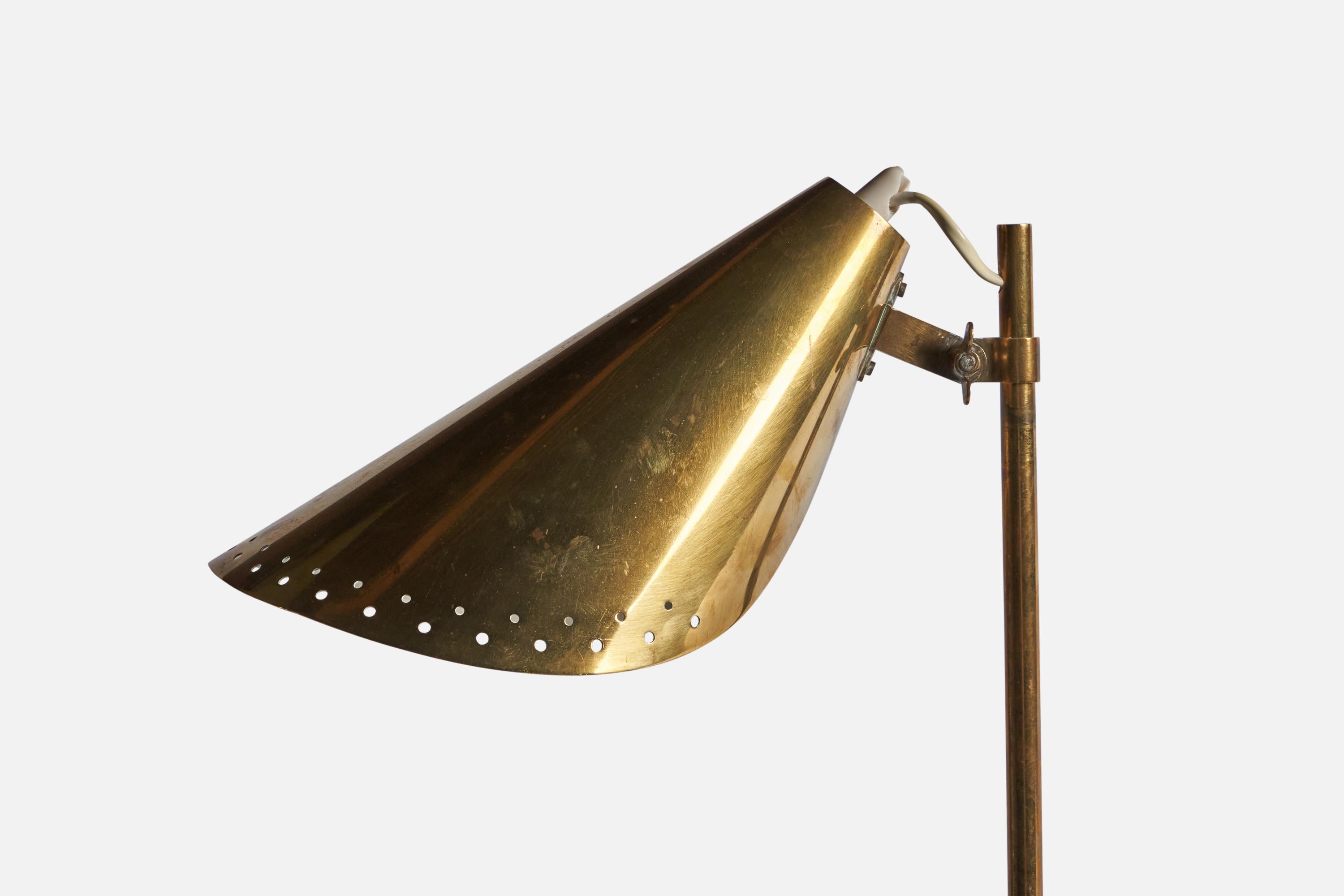 Finnish Designer, Adjustable Table Lamp, Brass, Finland 1940s In Good Condition For Sale In High Point, NC