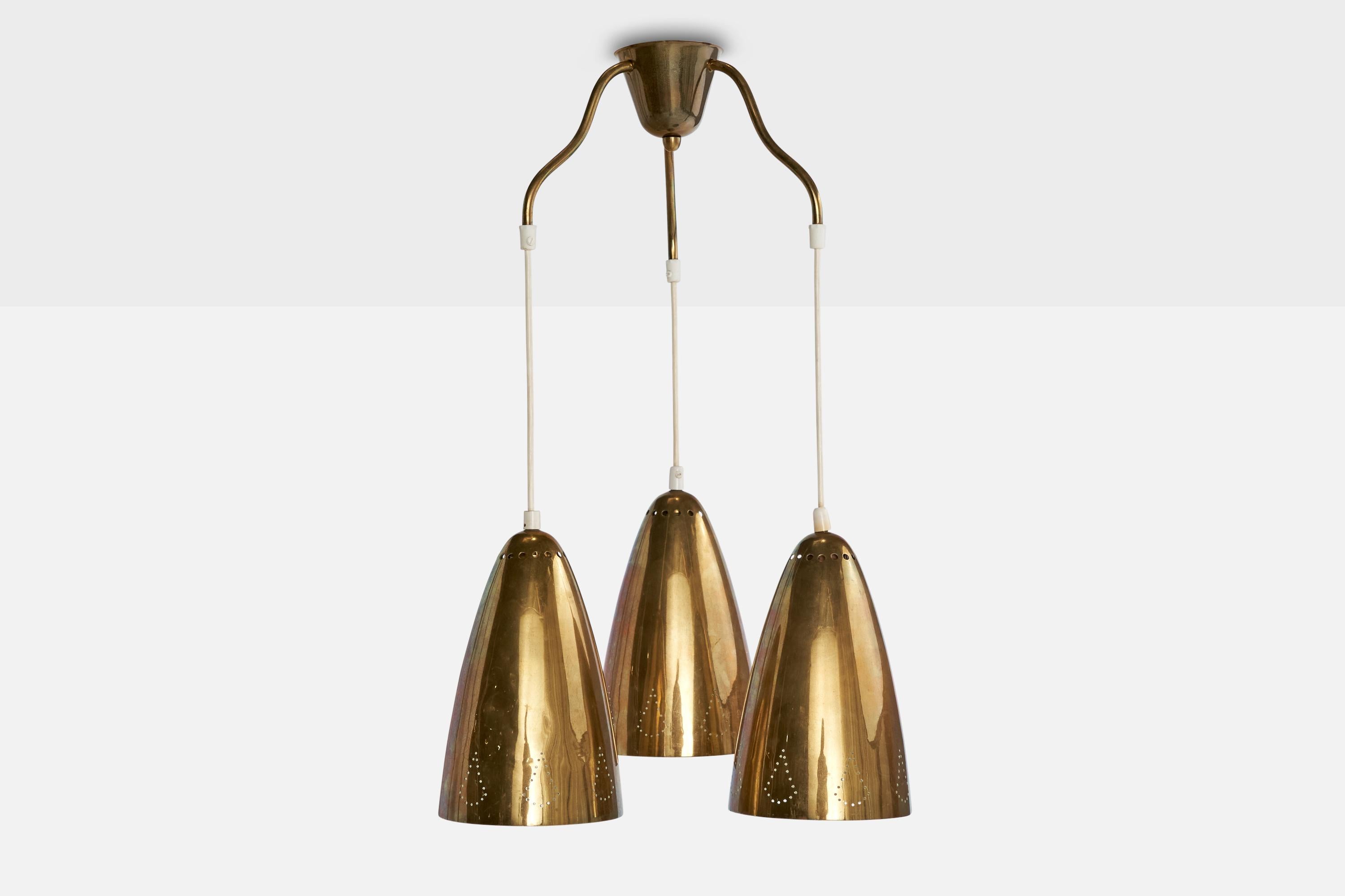 Scandinavo moderno Designer finlandese, Lampadario, Ottone, Finlandia, anni '50 in vendita