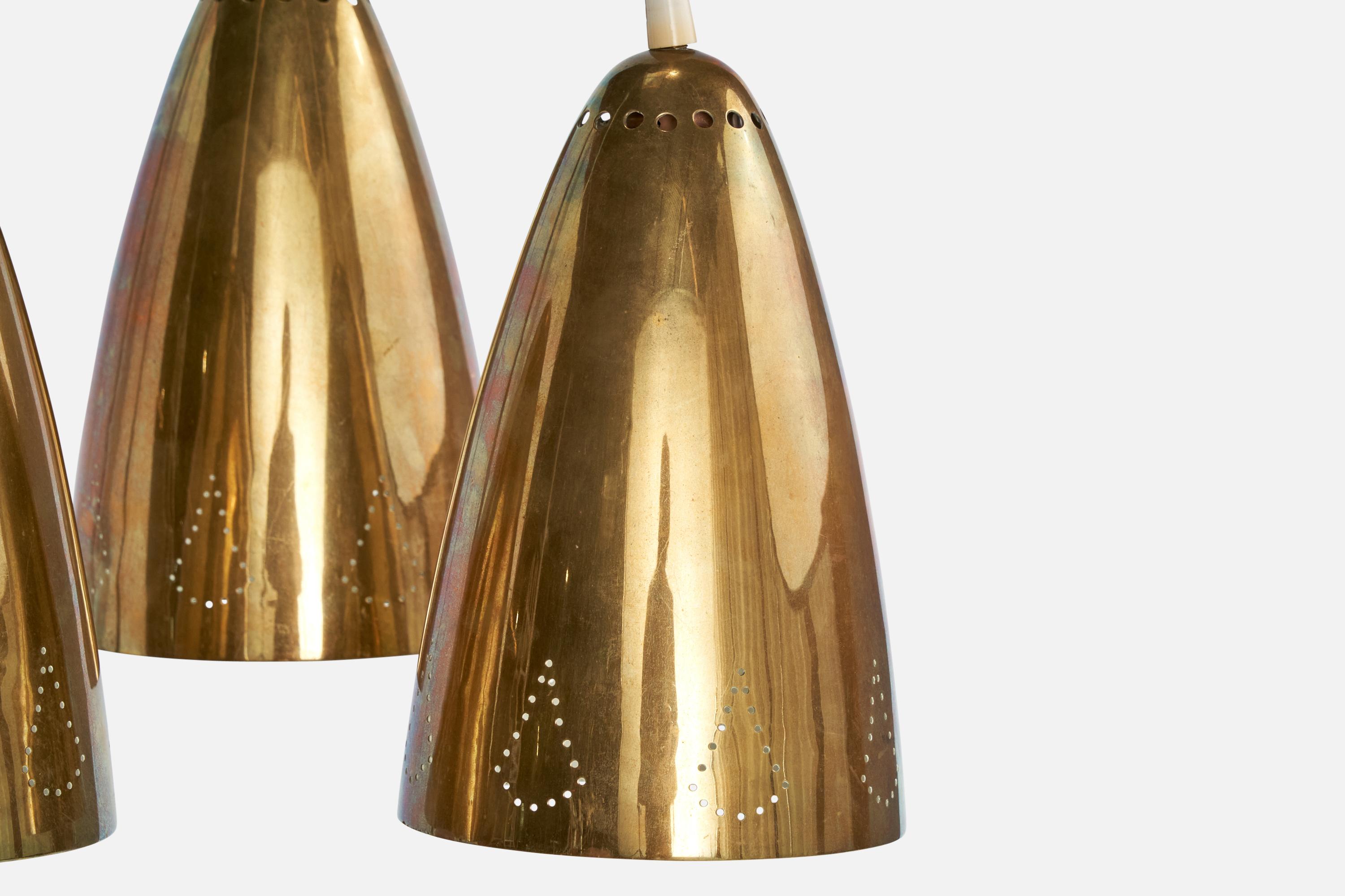 Metà XX secolo Designer finlandese, Lampadario, Ottone, Finlandia, anni '50 in vendita
