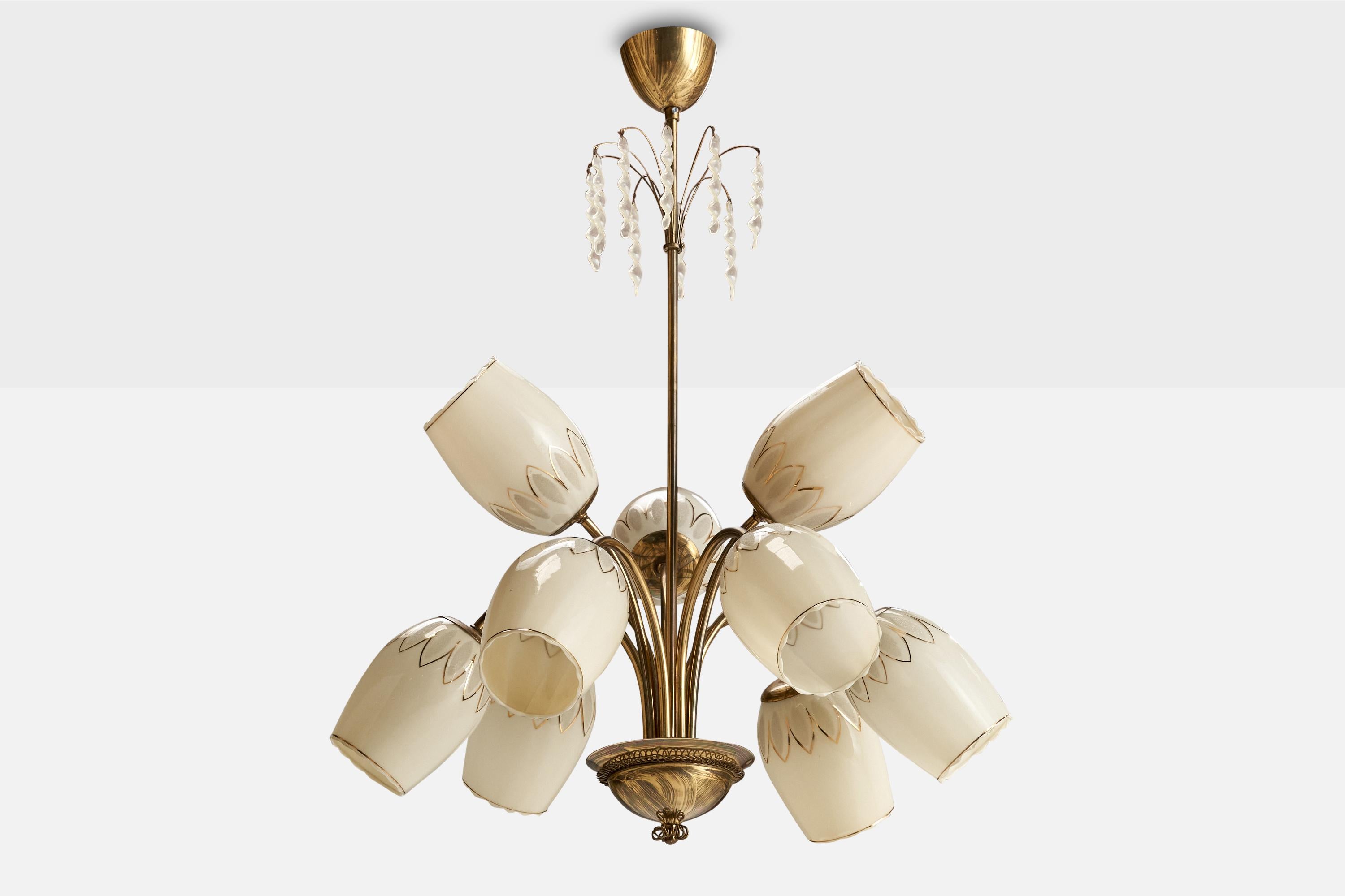 Lampadario in ottone, vetro opalino dorato e acrilico progettato e prodotto in Finlandia, anni '40 circa.

Dimensioni complessive (pollici): 30,375