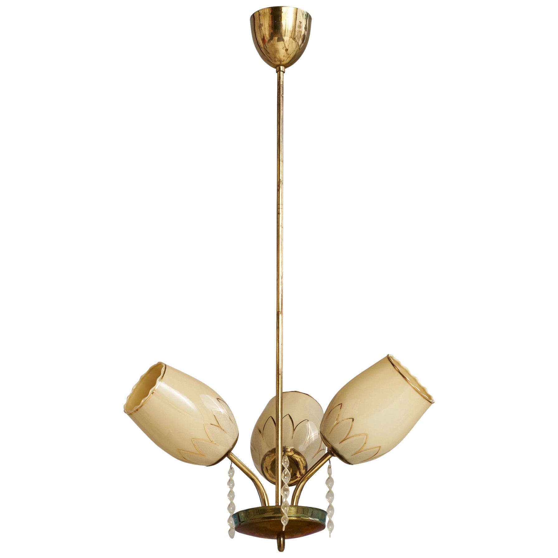 Designer finlandais, lustre, laiton, verre, acrylique, Finlande, années 1940