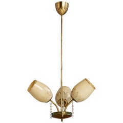 Designer finlandais, lustre, laiton, verre, acrylique, Finlande, années 1940