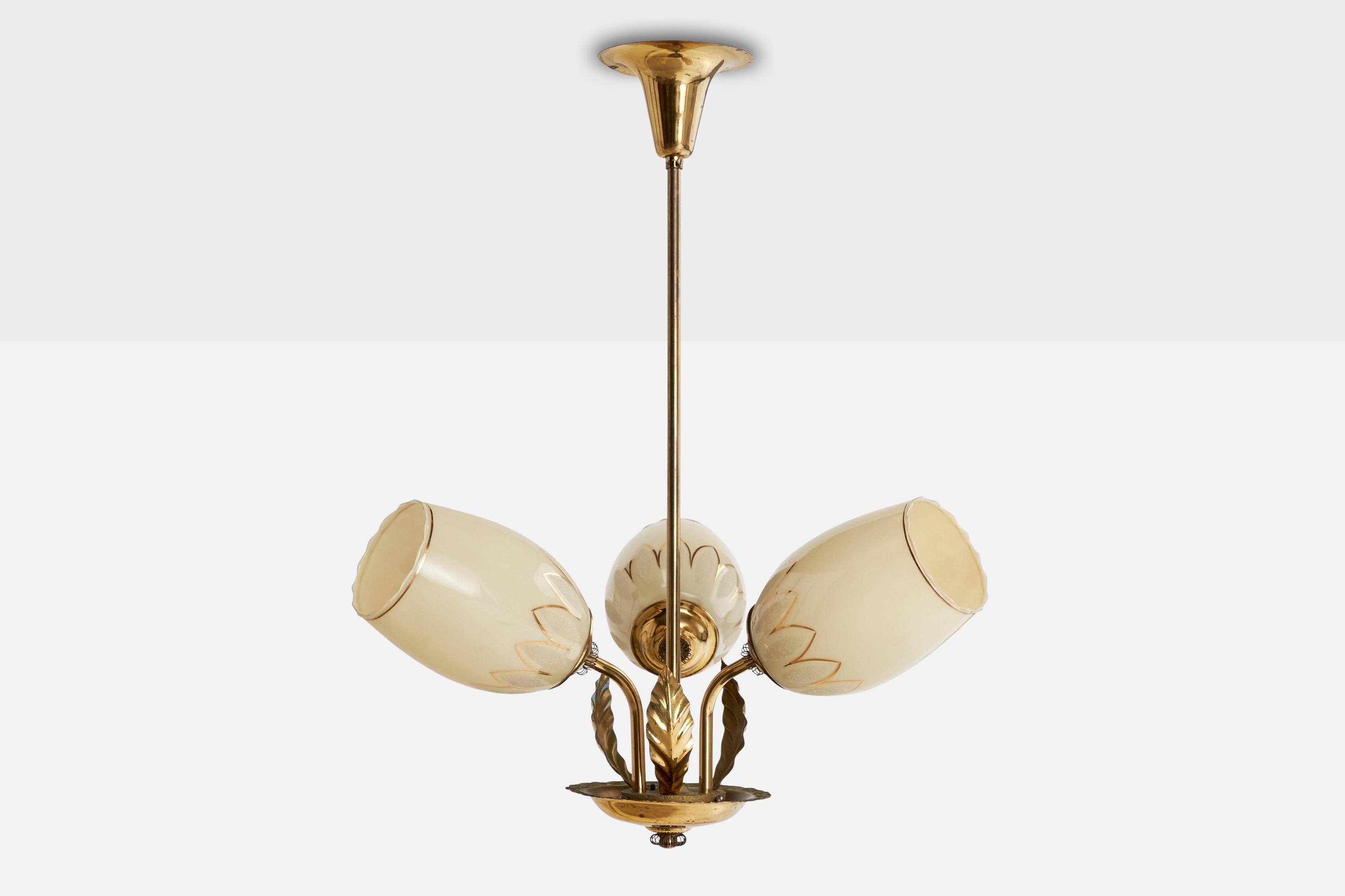 Finnischer Designer, Kronleuchter, Messing, Glas, Finnland, 1940er Jahre (Skandinavische Moderne) im Angebot