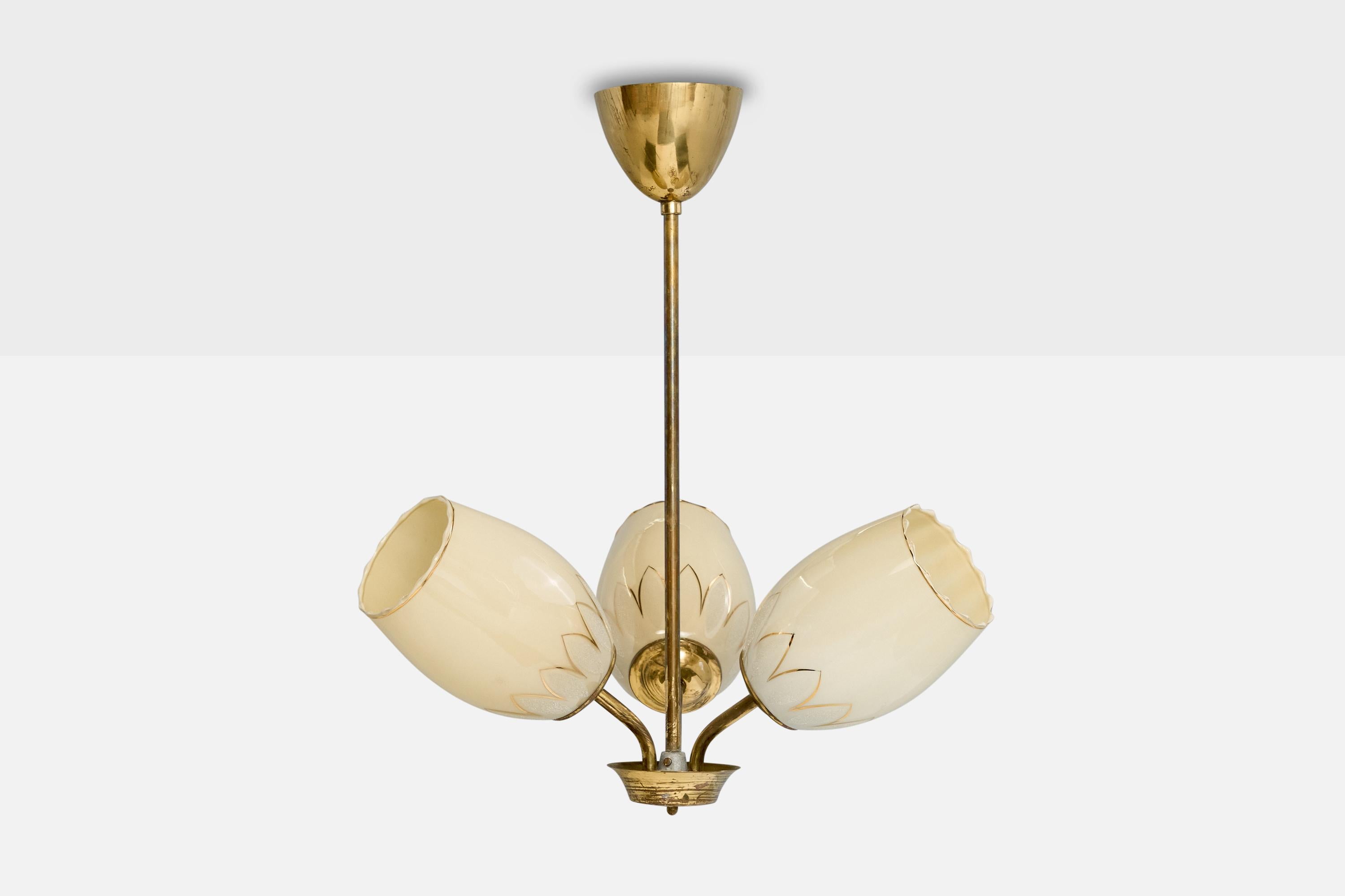 Finnischer Designer, Kronleuchter, Messing, Glas, Finnland, 1940er Jahre (Skandinavische Moderne) im Angebot