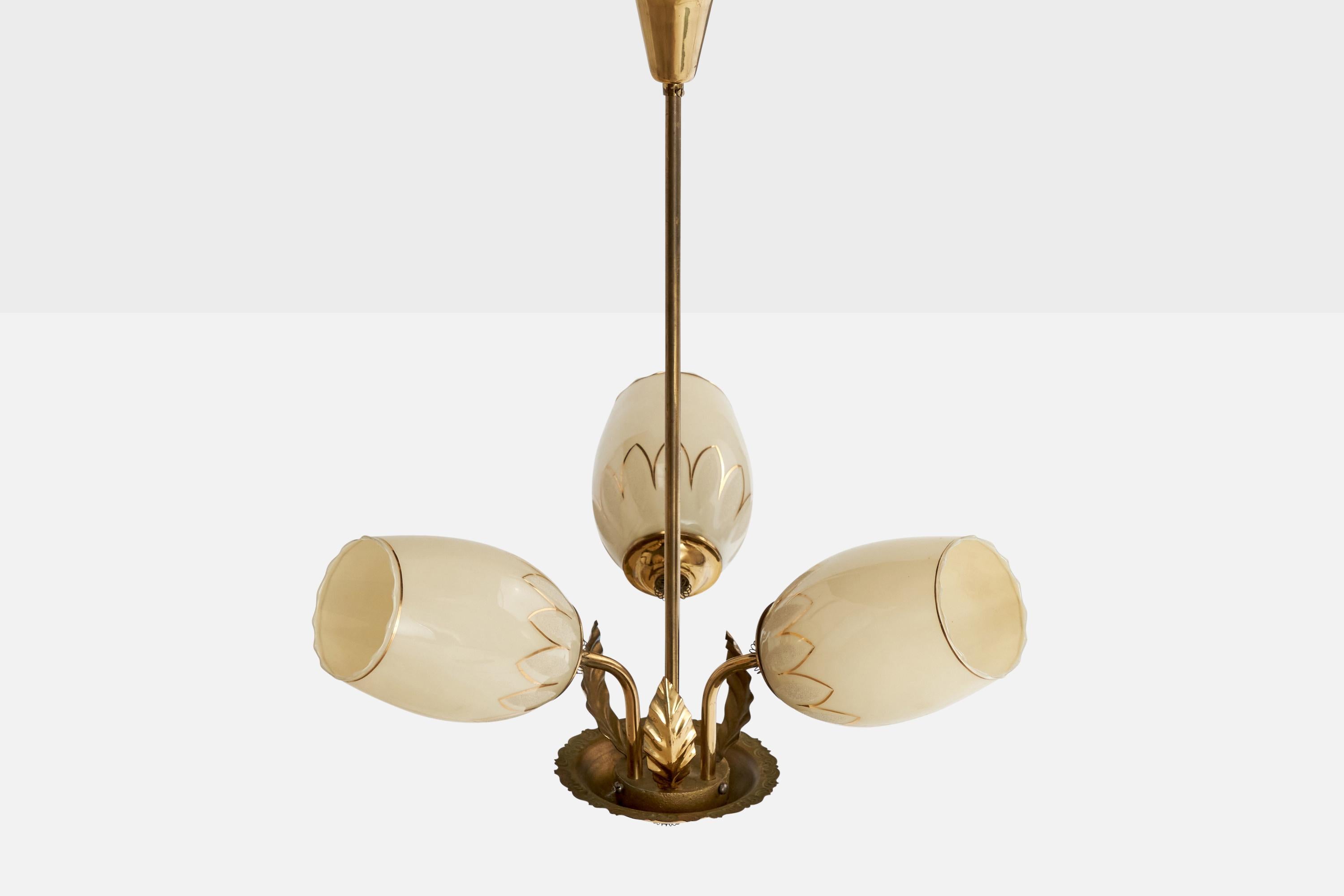 Finnischer Designer, Kronleuchter, Messing, Glas, Finnland, 1940er Jahre im Zustand „Gut“ im Angebot in High Point, NC