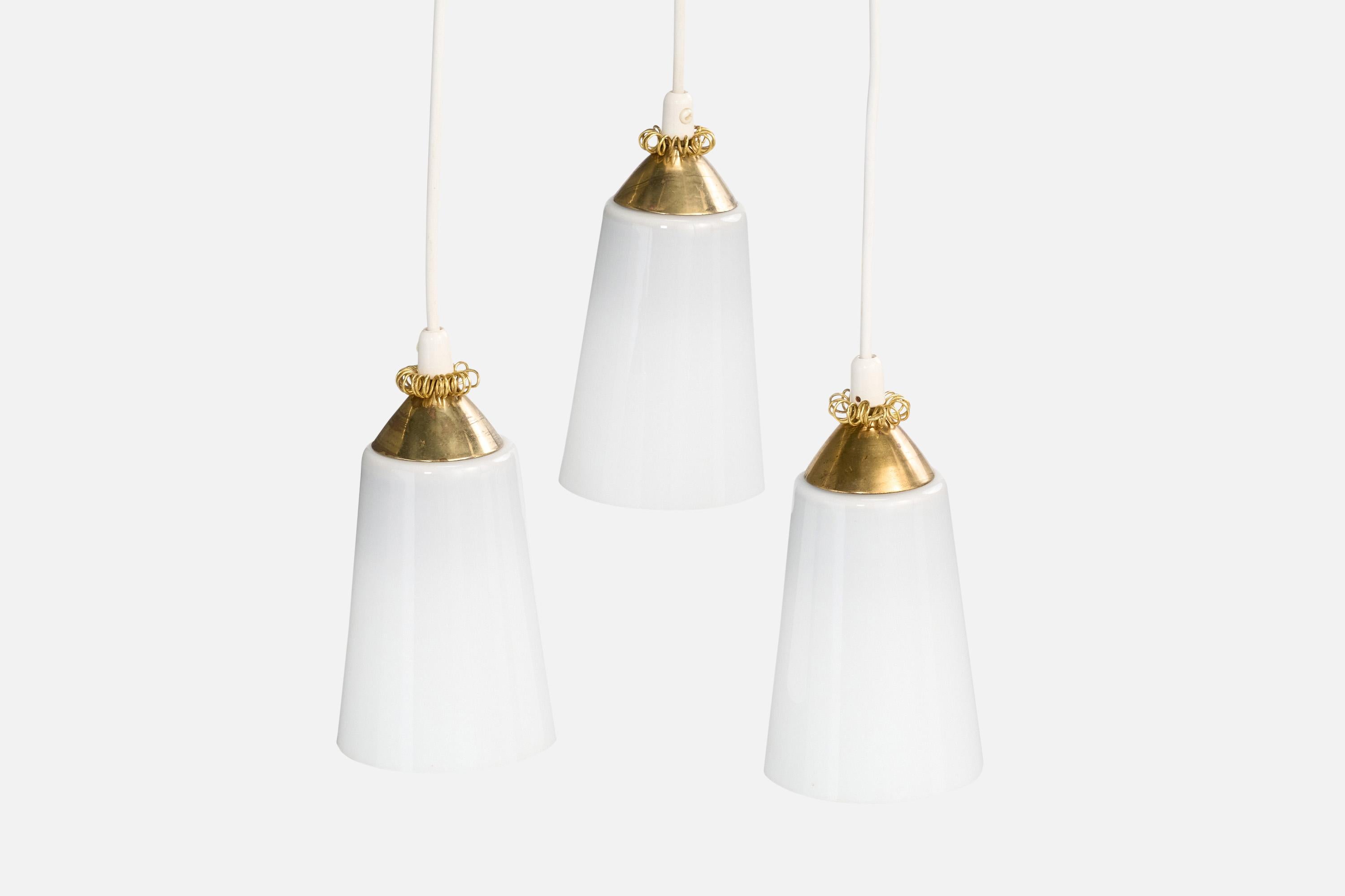 Finnischer Designer, Kronleuchter, Messing, Glas, Finnland, 1950er Jahre (Mitte des 20. Jahrhunderts) im Angebot